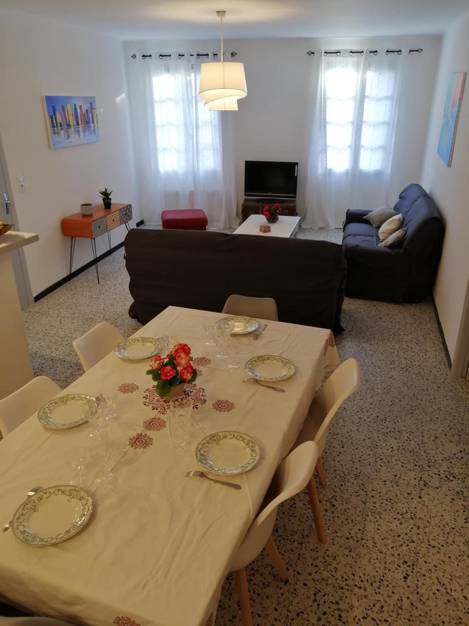 BEL APPARTEMENT SPACIEUX CENTRE VILLE UZES T3, photo 13