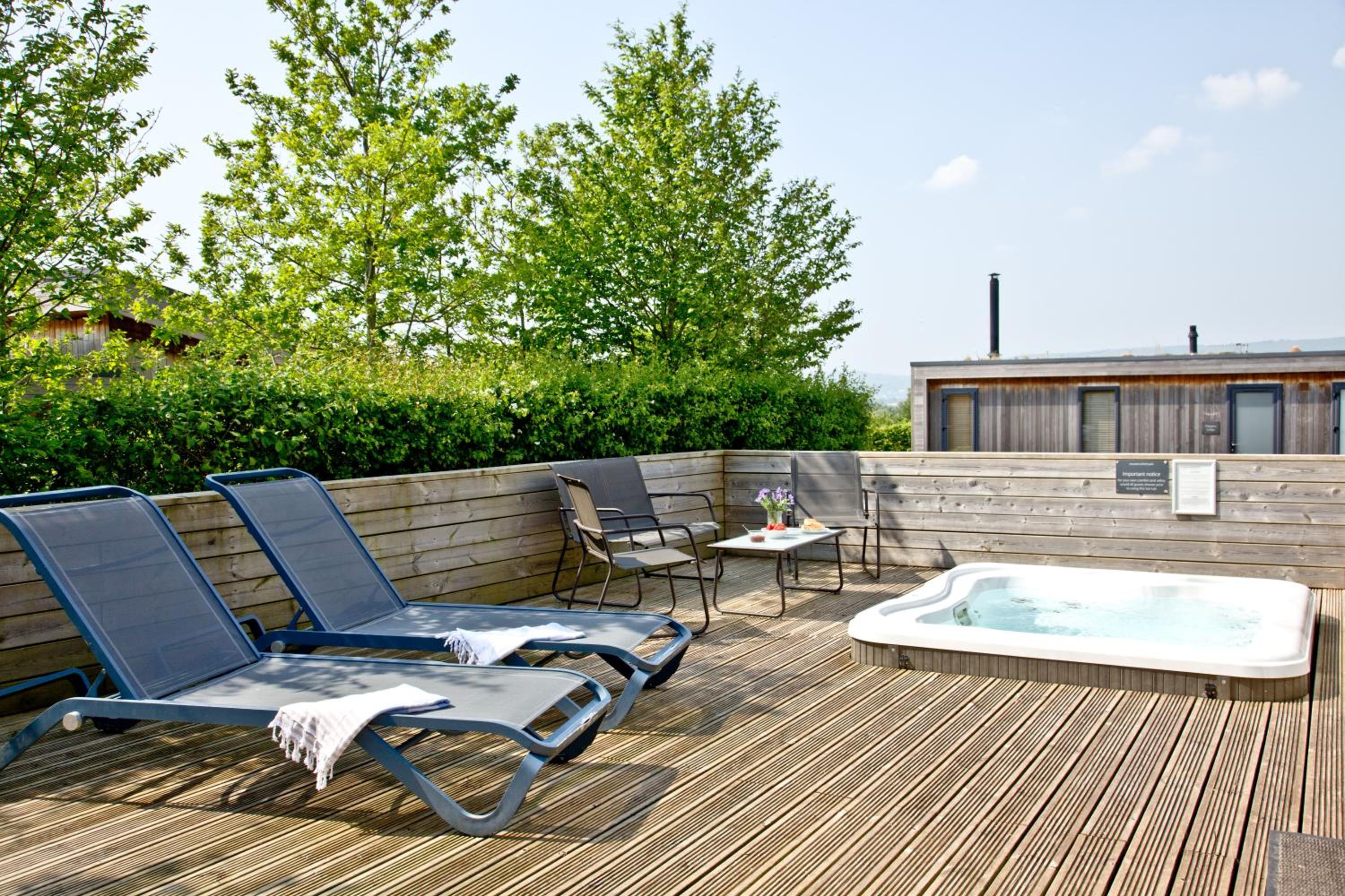 The Sleights, Strawberryfield Park - Hot Tub - Free WiFi & Parking - Pets Allowed 2 view 3