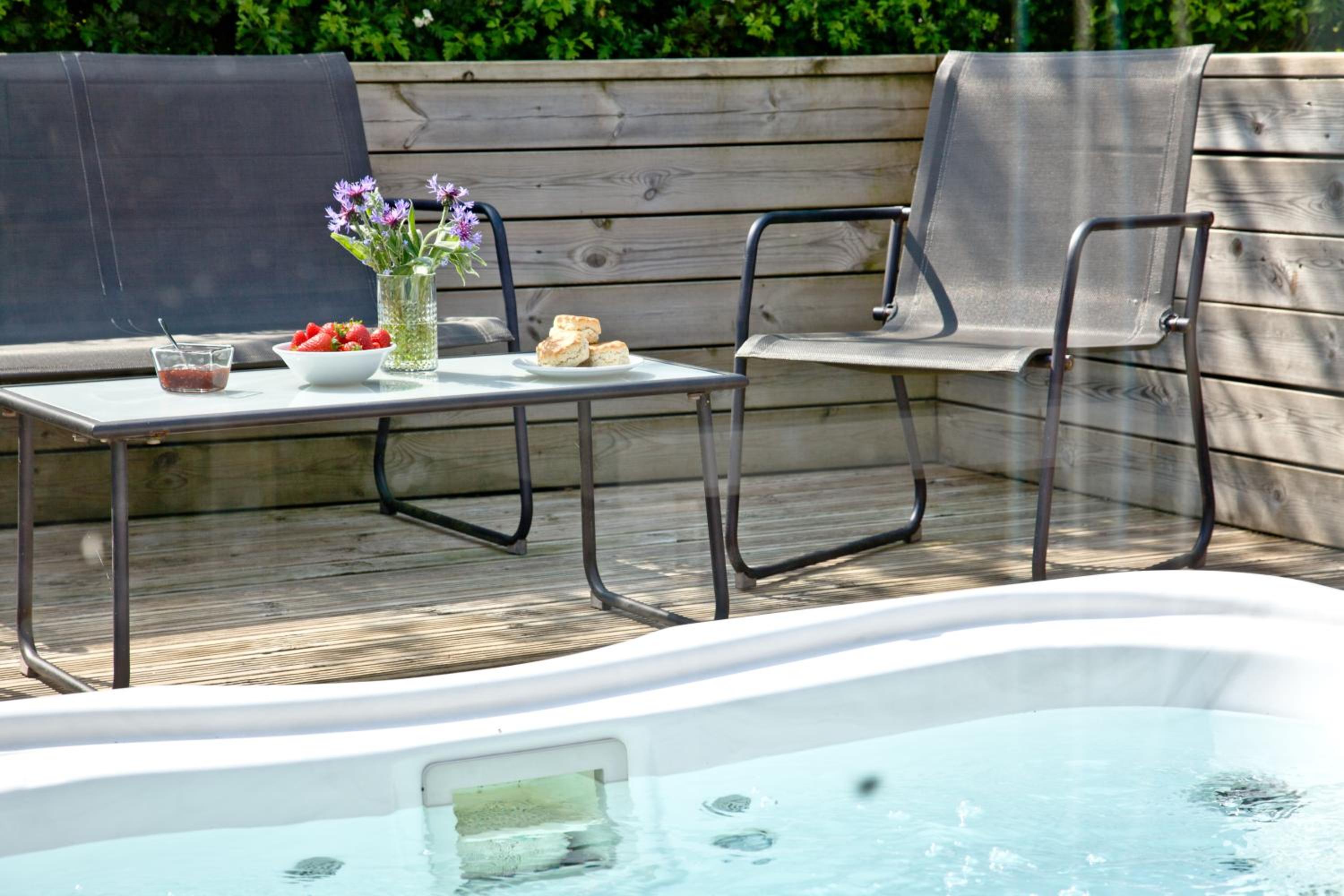 The Sleights, Strawberryfield Park - Hot Tub - Free WiFi & Parking - Pets Allowed 2 view 2