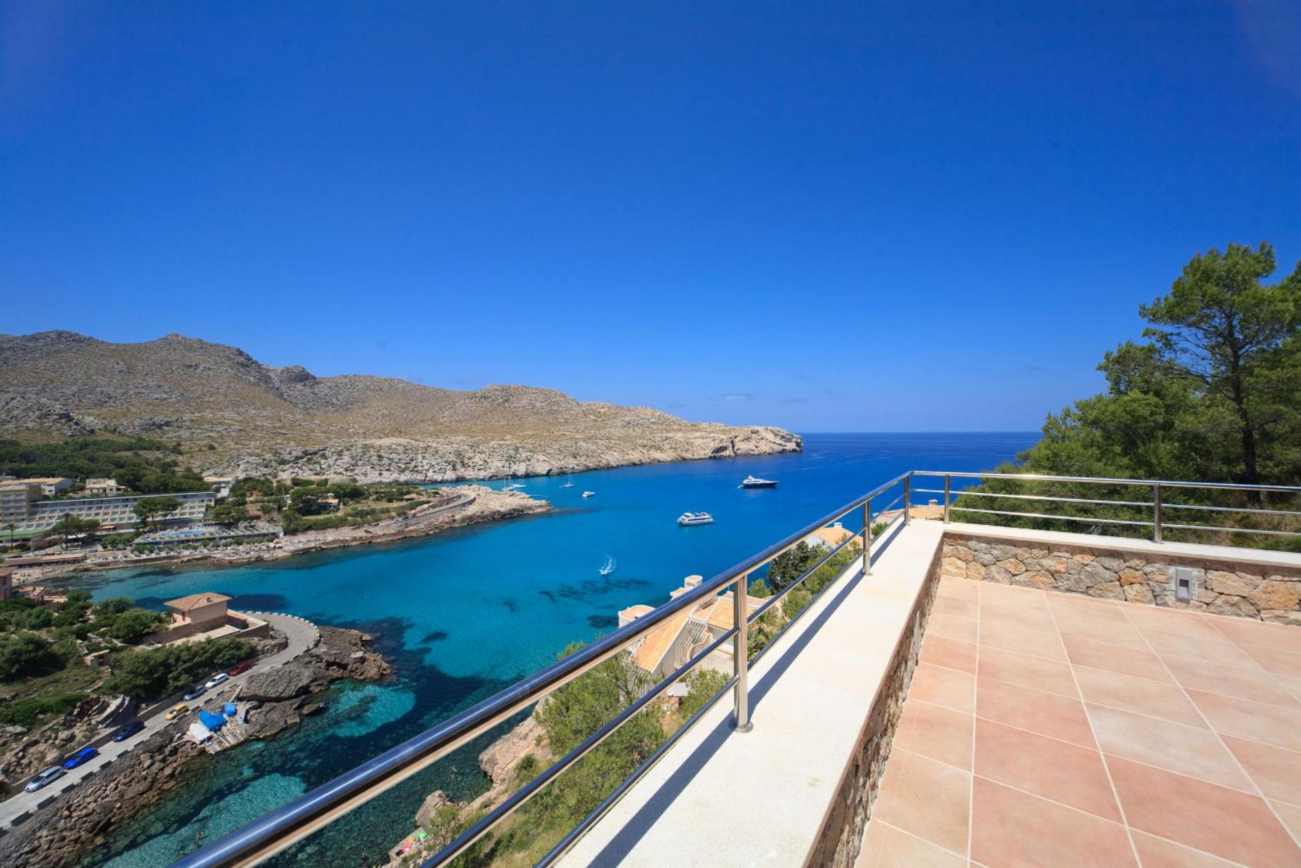 Hotel Beach Villa Cala Carbo by Sealand Villas - Image 1