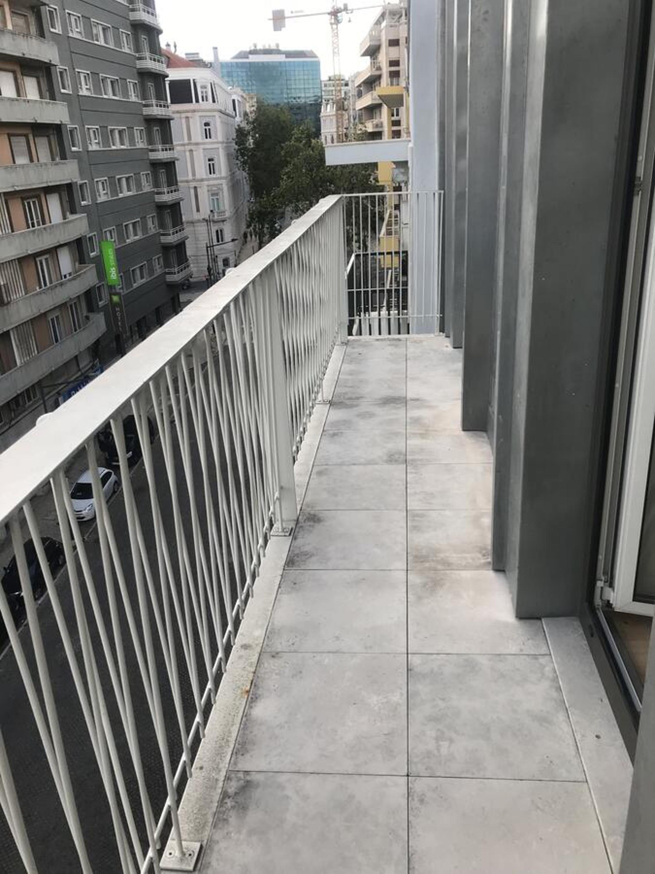 Central Lisbon Balcony Lux Apartment