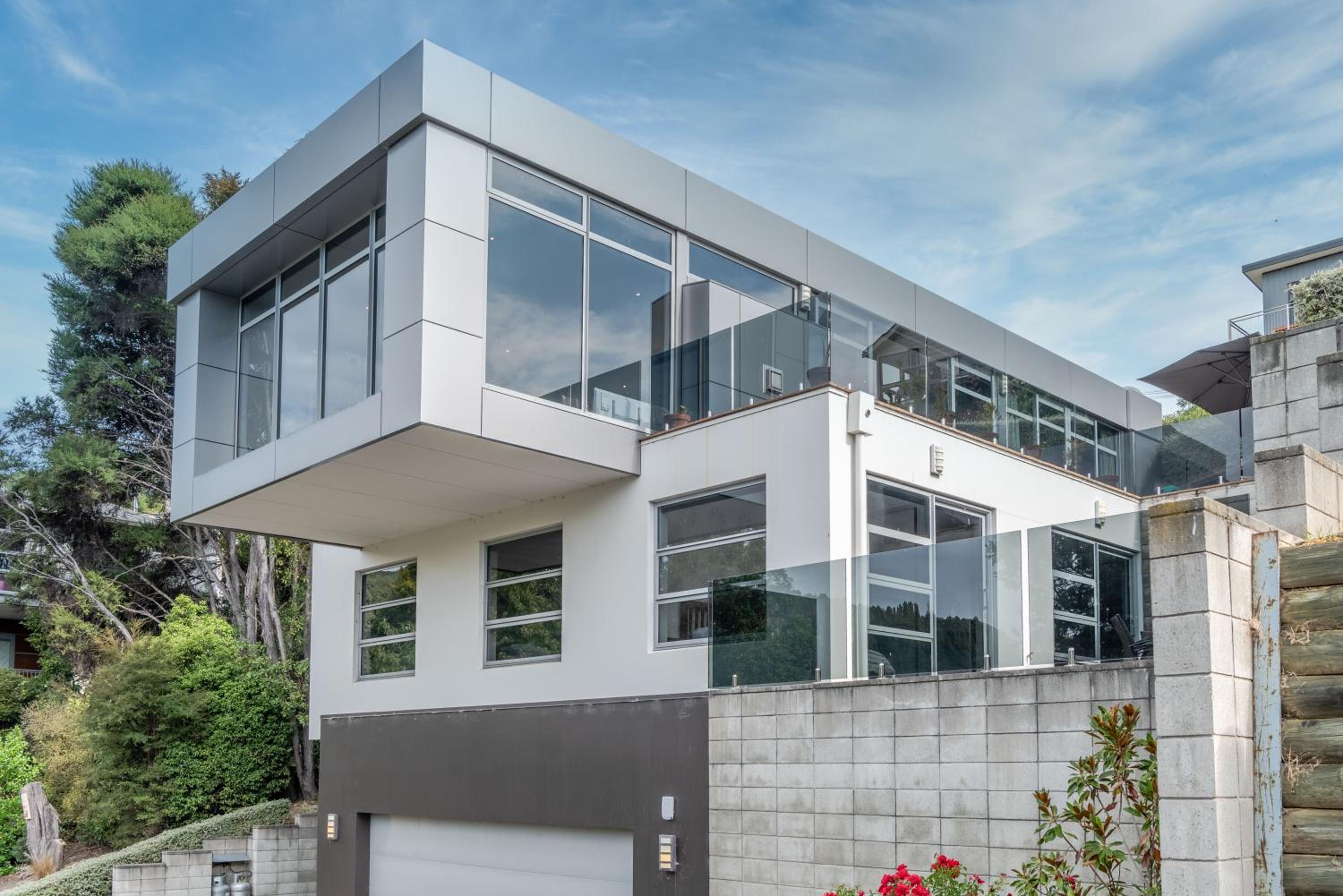 La Maison De Verre - Akaroa Holiday Home view 4