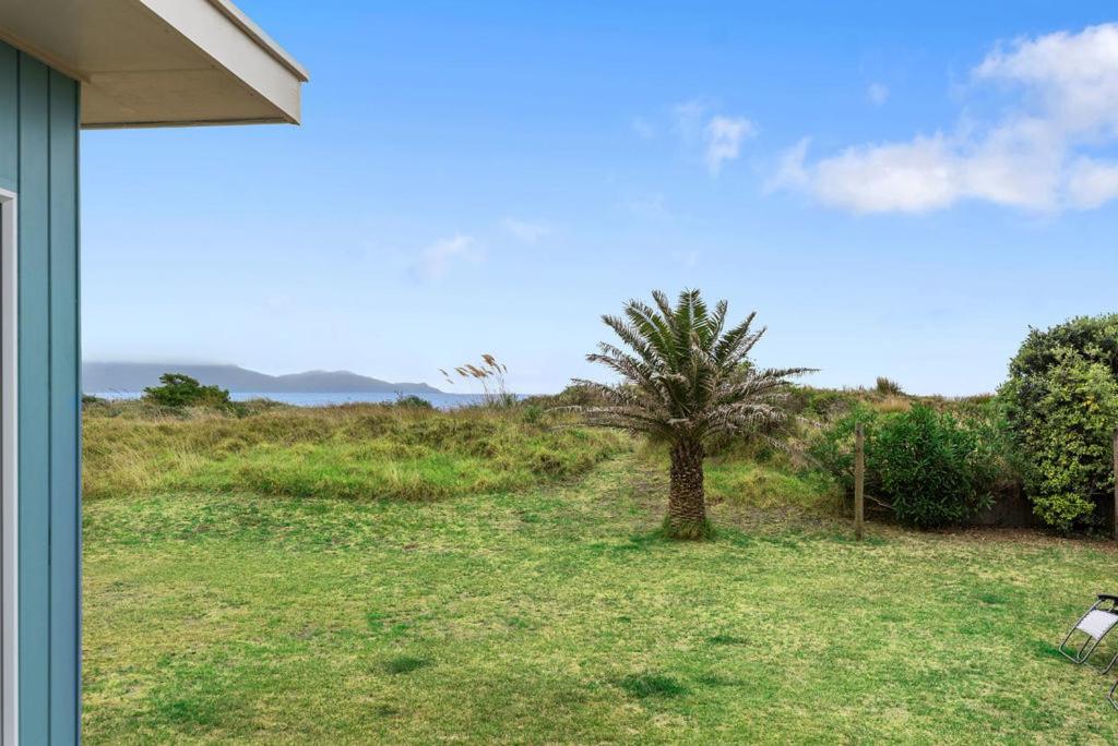 La Casa de la Playa - Waikanae Beach Holiday Home view 4