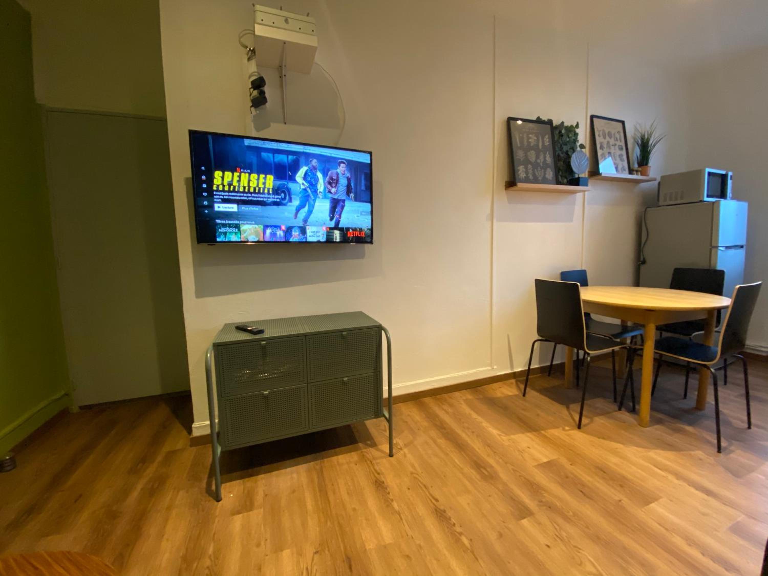 012 CHIC & COSY F2 34m2 HYPERCENTRE WIFI SMART TV NETFLIX