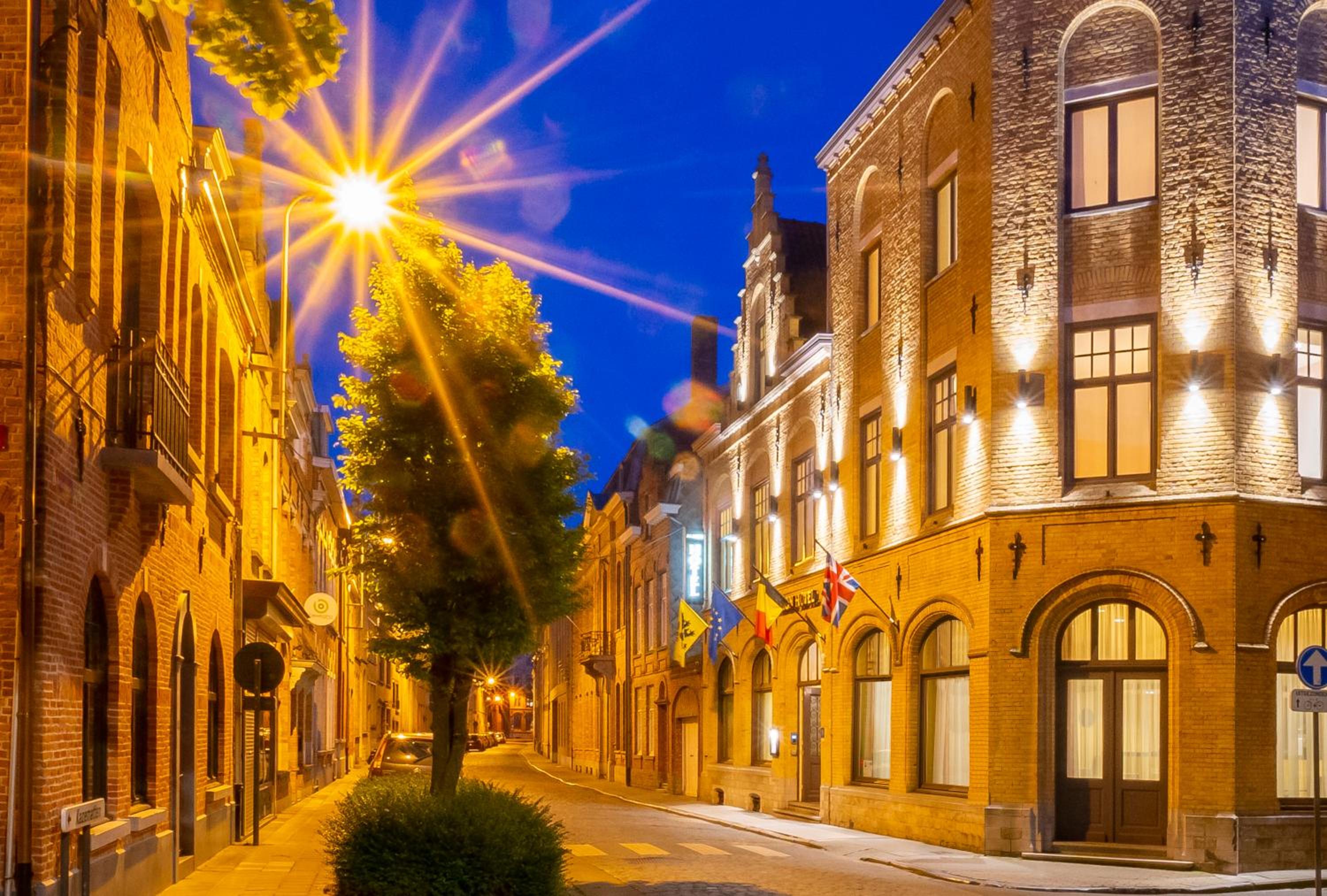 Hotel Albion Hotel - Image 1