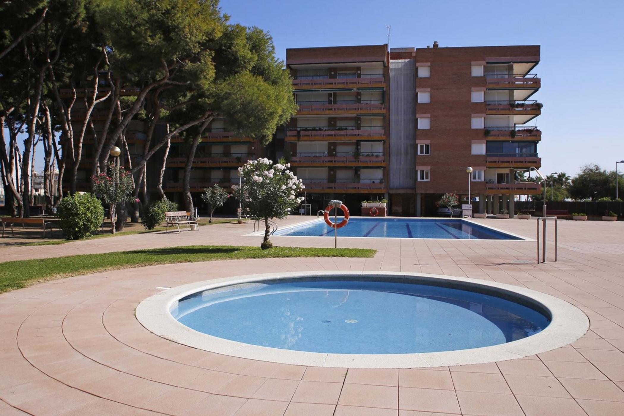AT132 Els Pins, 1ra línea de la playa, piscina, airco, aparcamiento view 2