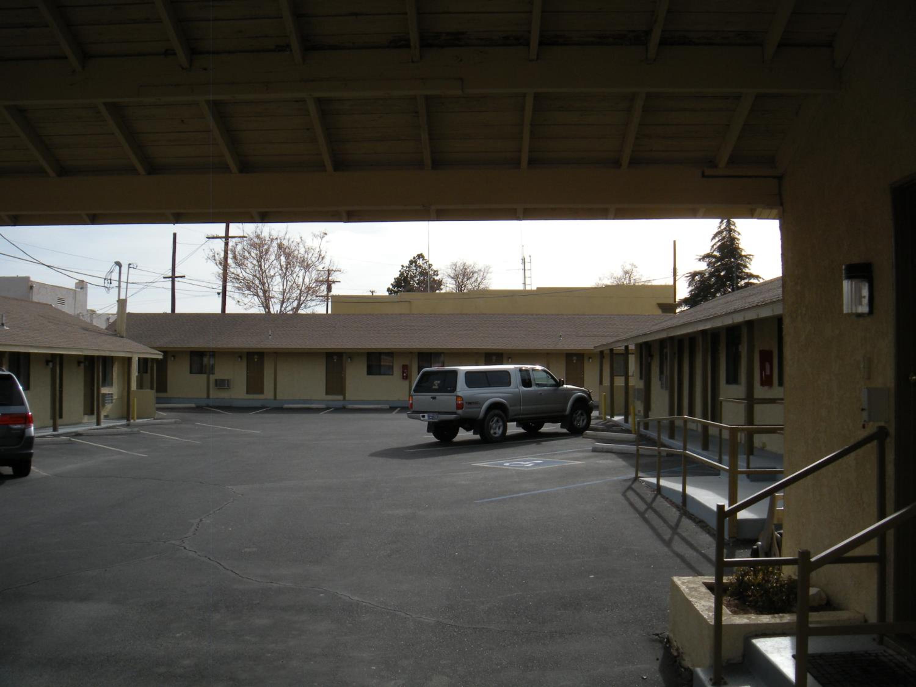 Lone Pine Budget Inn view 2