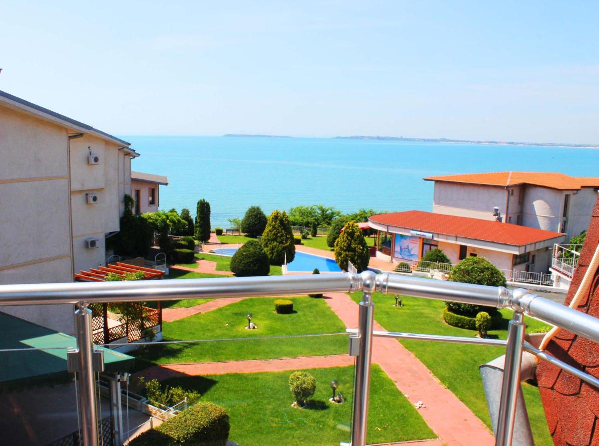 Sun Palace Apartments