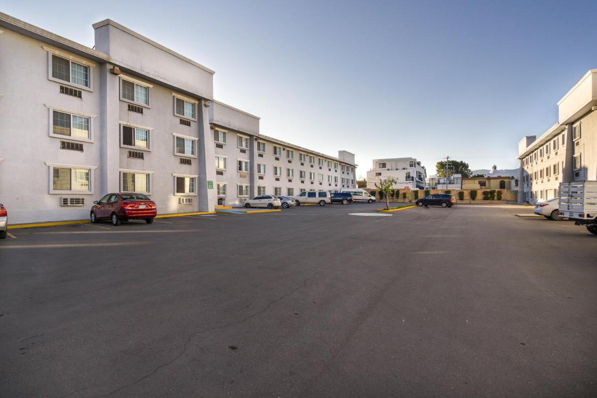 Saltillo Vacations - Quality Inn  Suites Saltillo Eurotel - Property Image 2