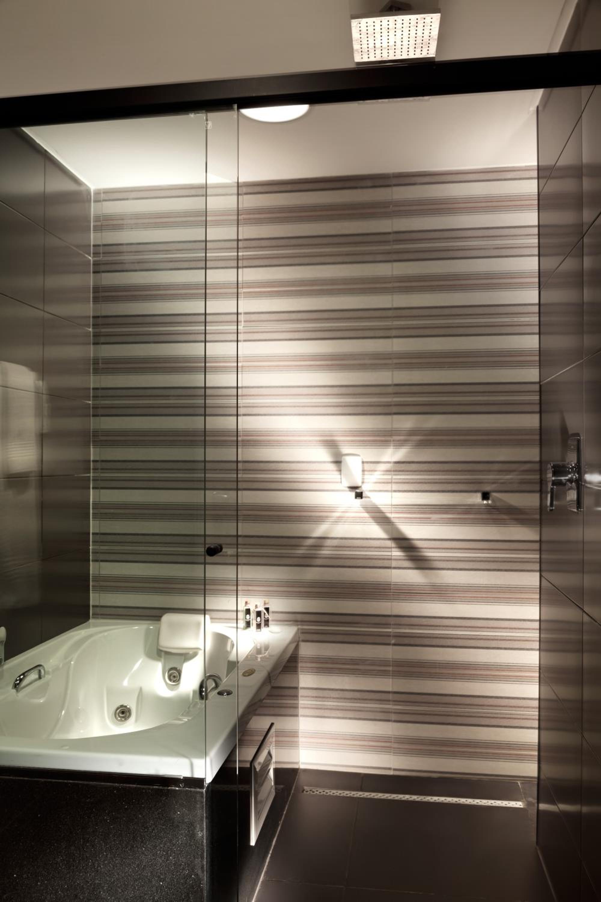 Delmond Hotel - Property Image 4