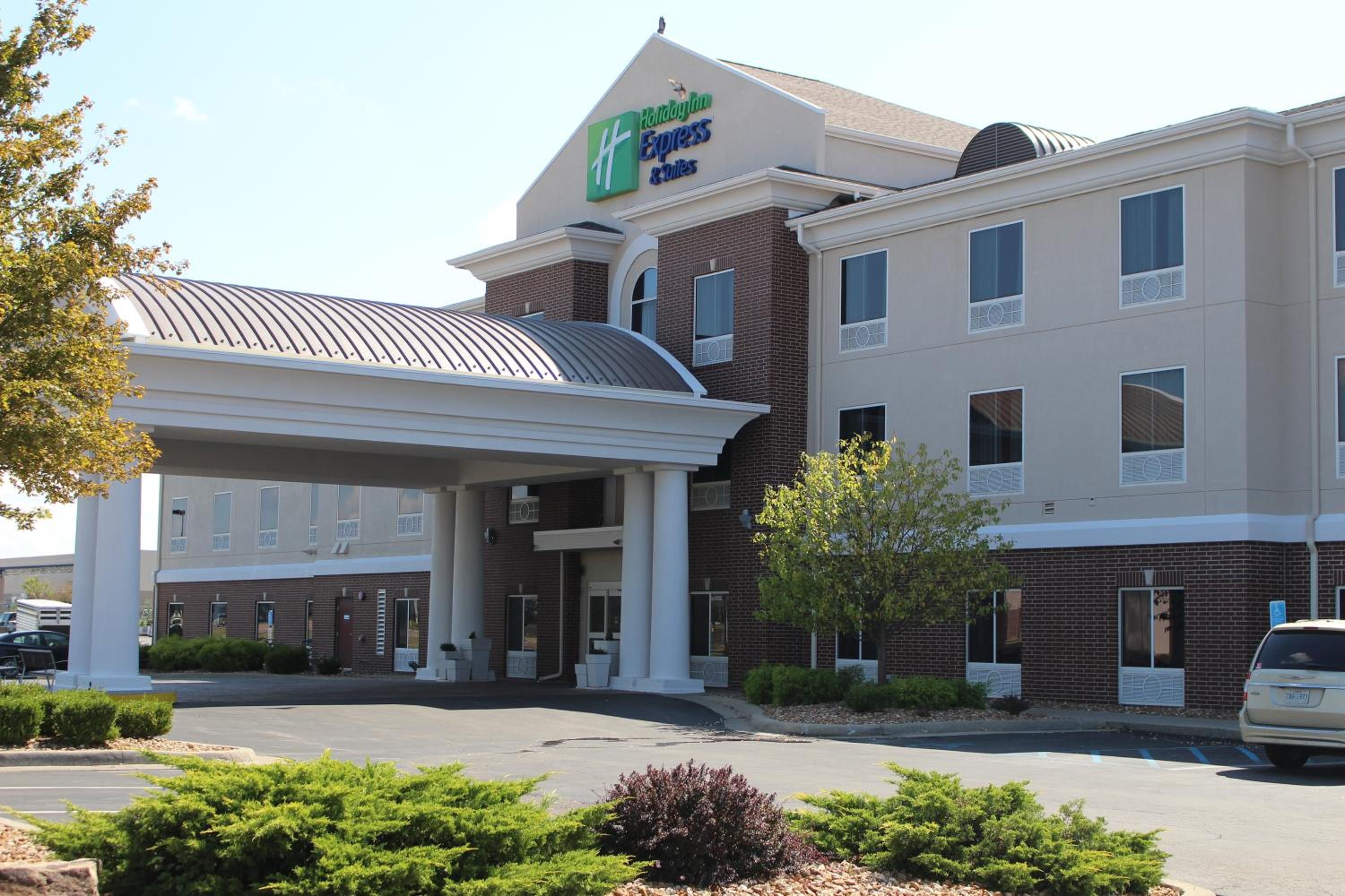 Sedalia Vacations - Holiday Inn Express Hotel  Suites Sedalia, an IHG Hotel - Property Image 1