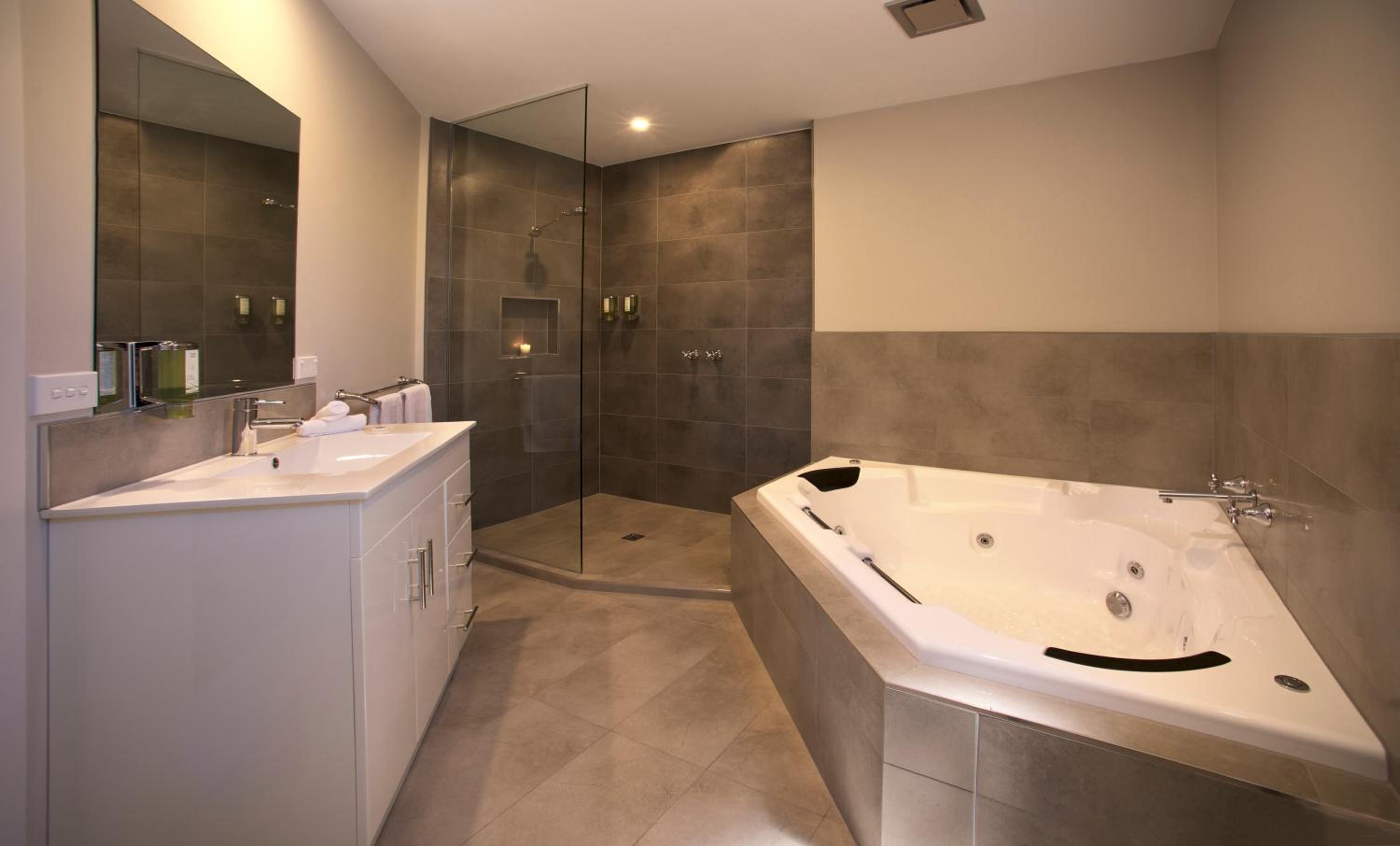Boathouse Resort Studios and Suites