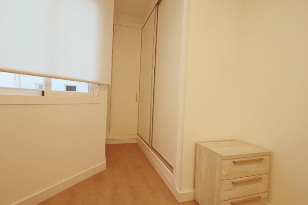 Poeta 1 Bedroom Apartment IHAEP11119 view 4