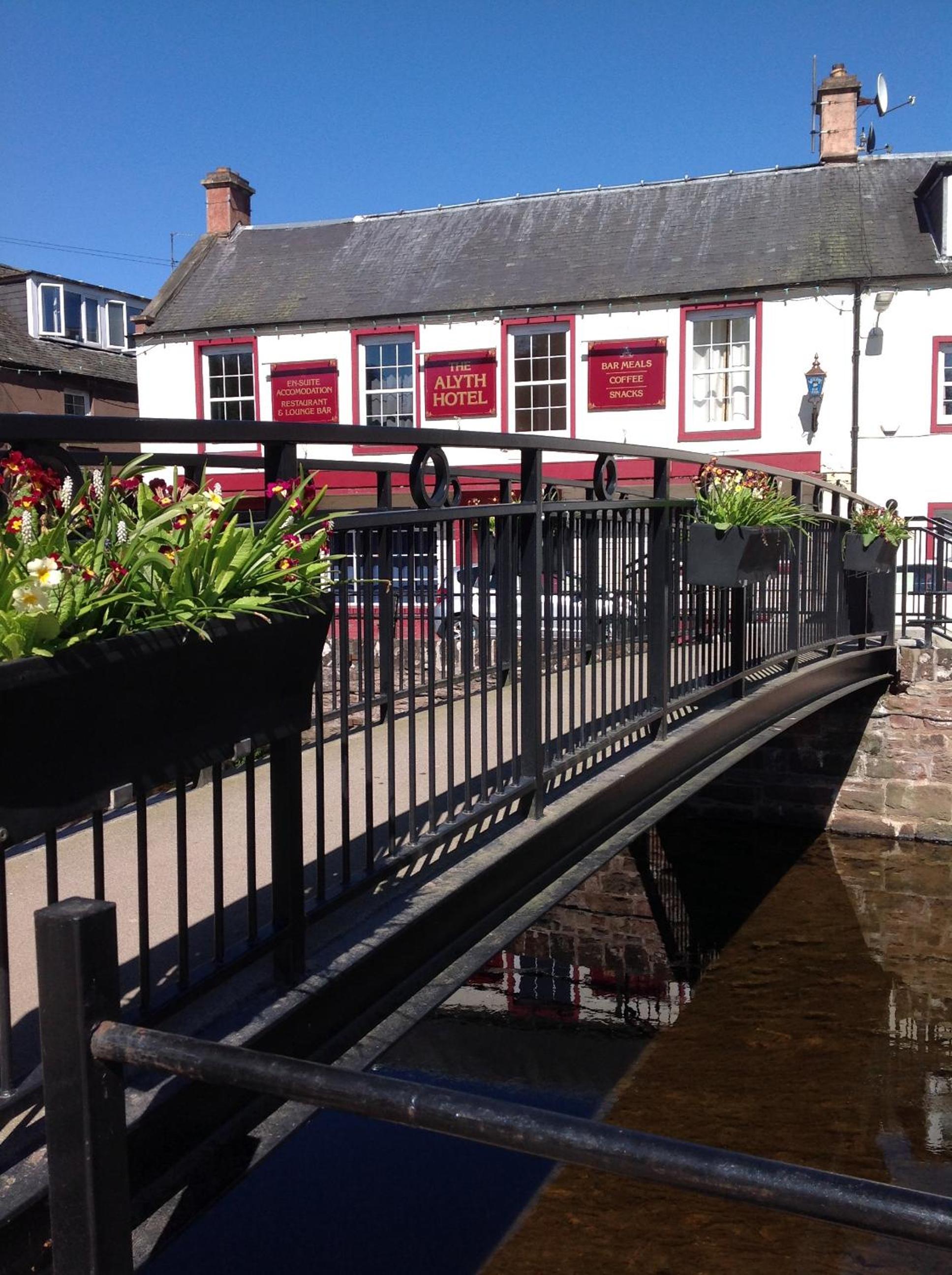 Hotel Caliburn - Image 1