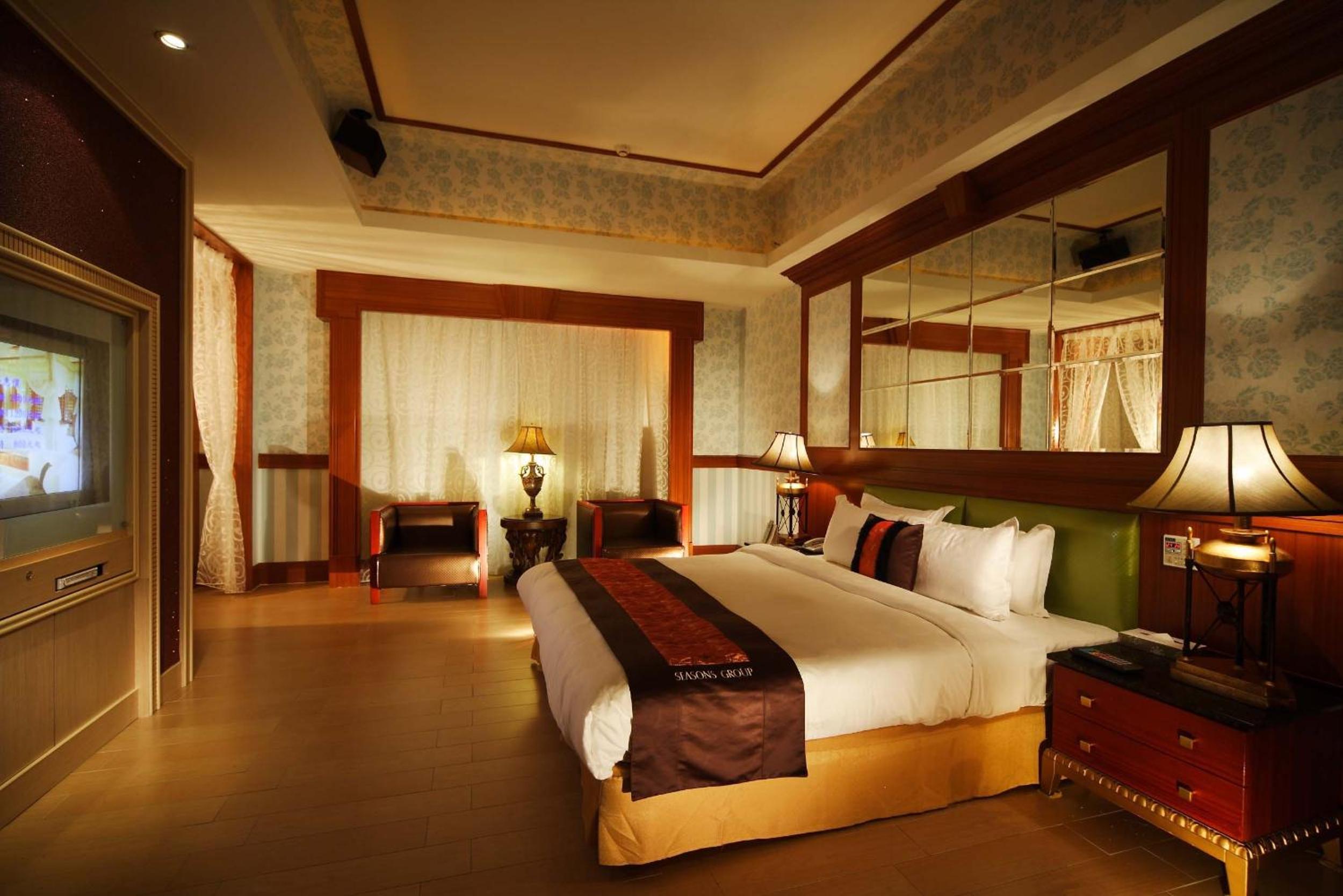 Seasons Boutique Motel