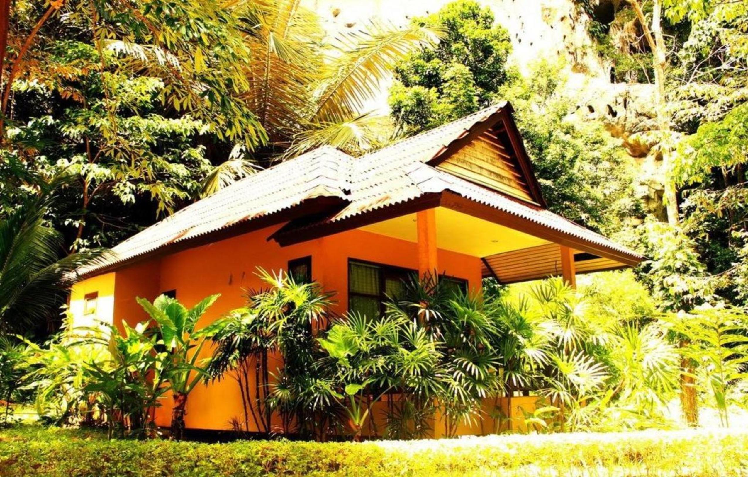Tonsai Bay Resort