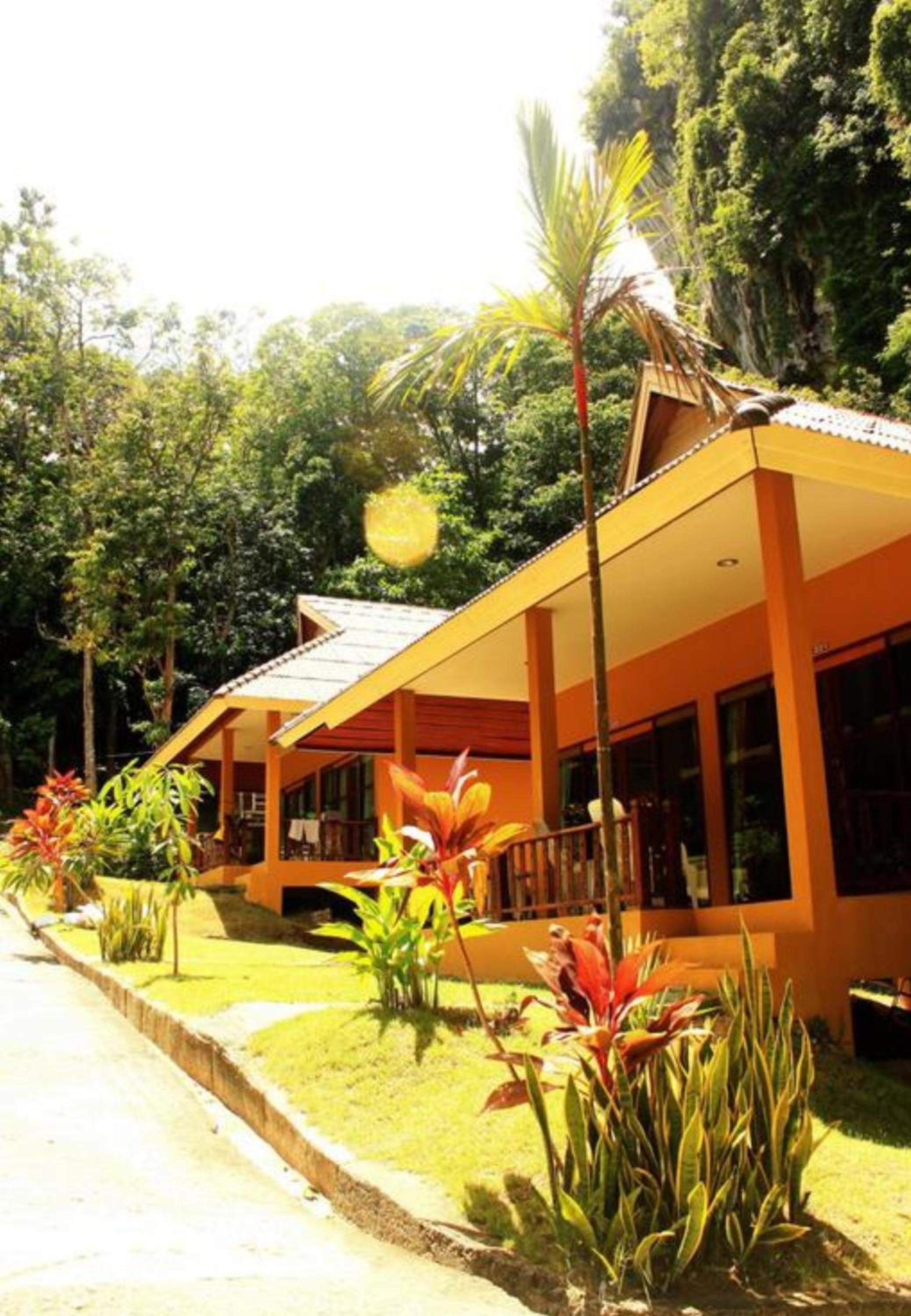 Tonsai Bay Resort