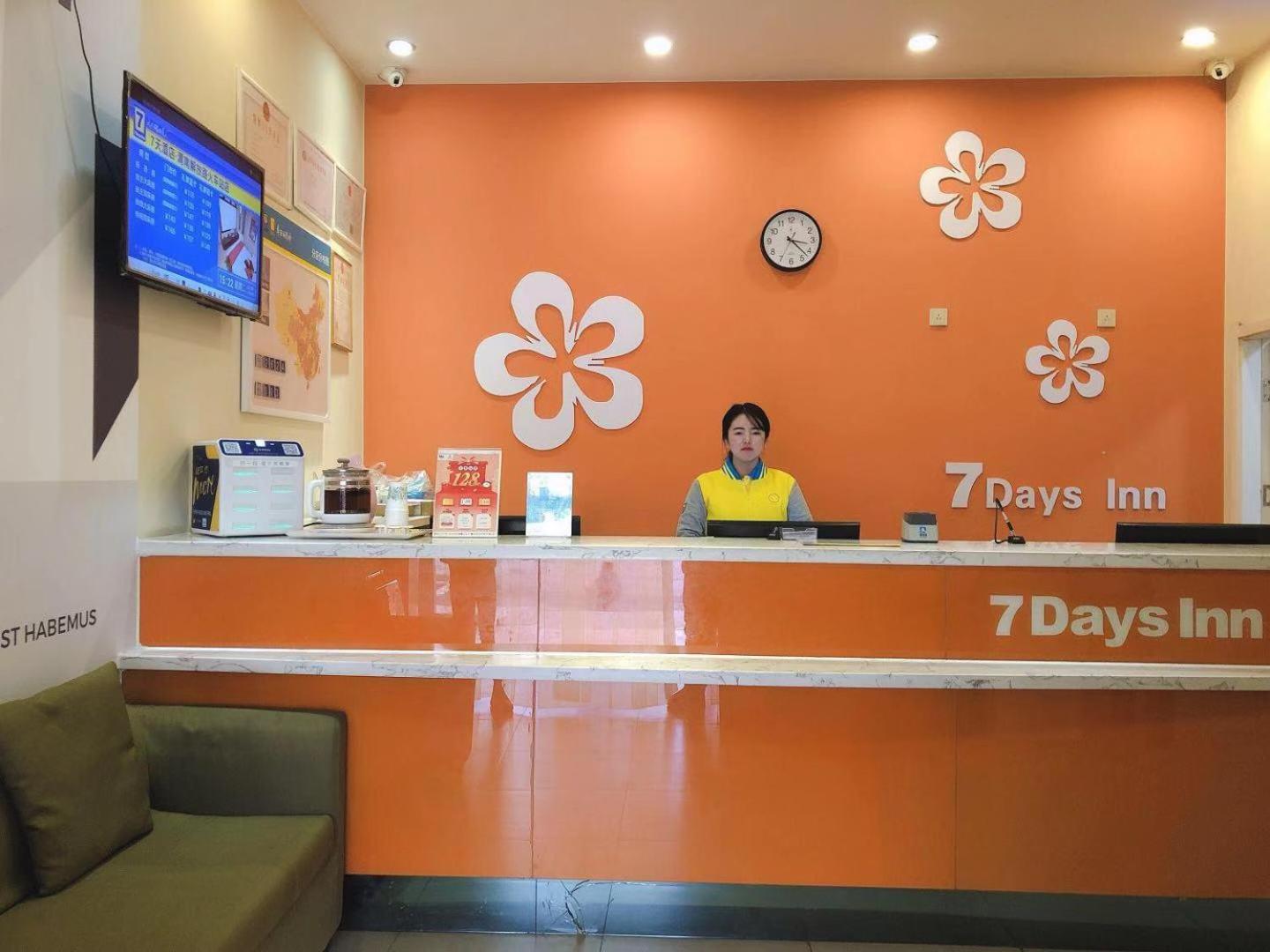 7Days Inn Weinan Jiefang Road railway station view 2