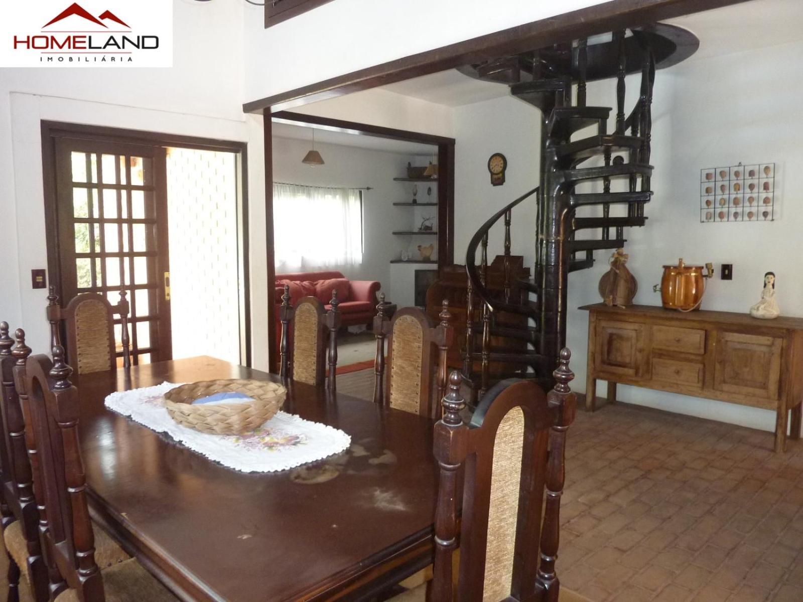 Linda casa em condomínio ecológico de alto padrão a 1h de SP, Terreno de 1500m2 com amplo gramado e piscina, WiFi para Home Office, Área gourmet com churra