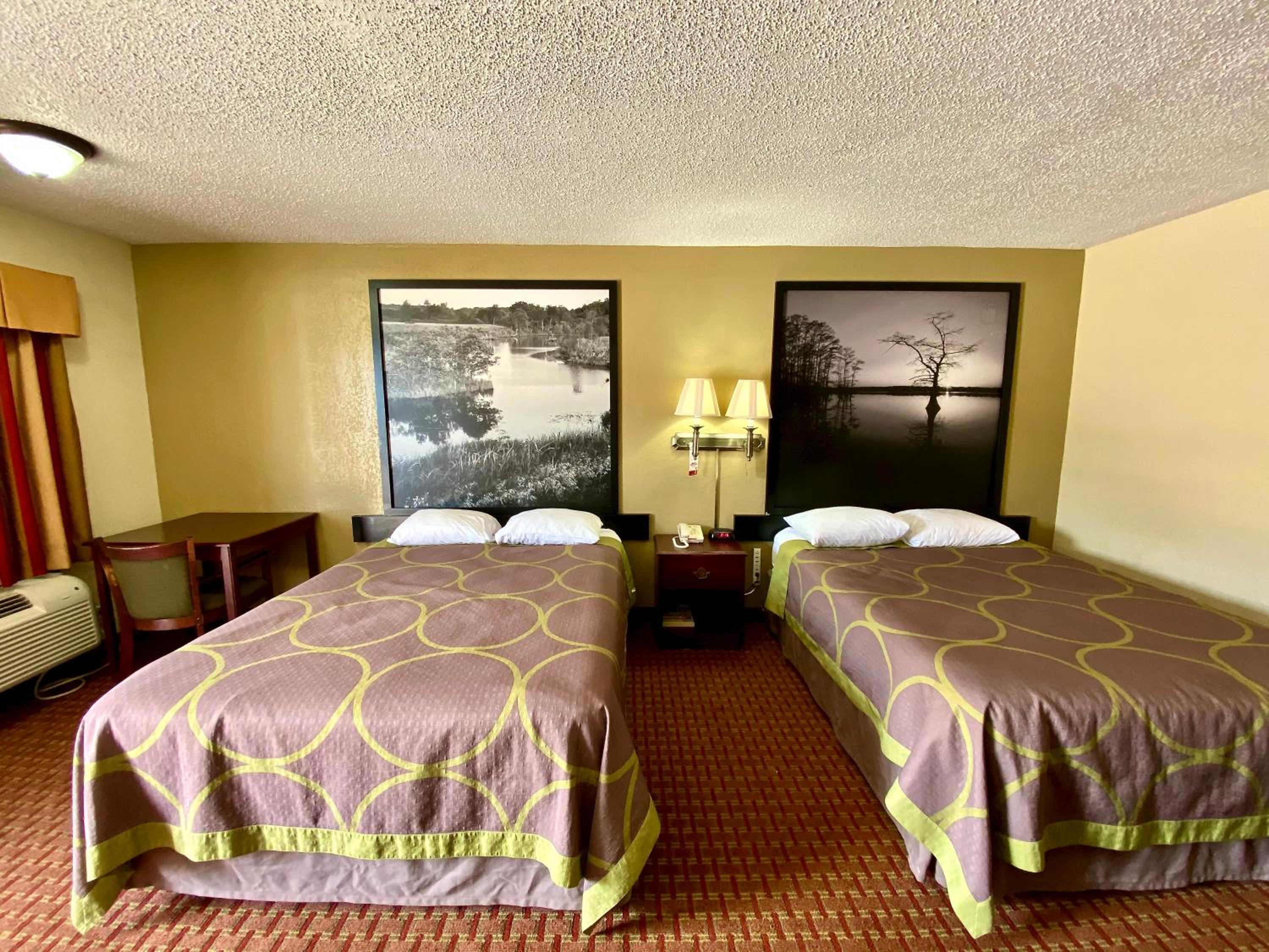 Super 8 by Wyndham Shawnee - Property Image 1