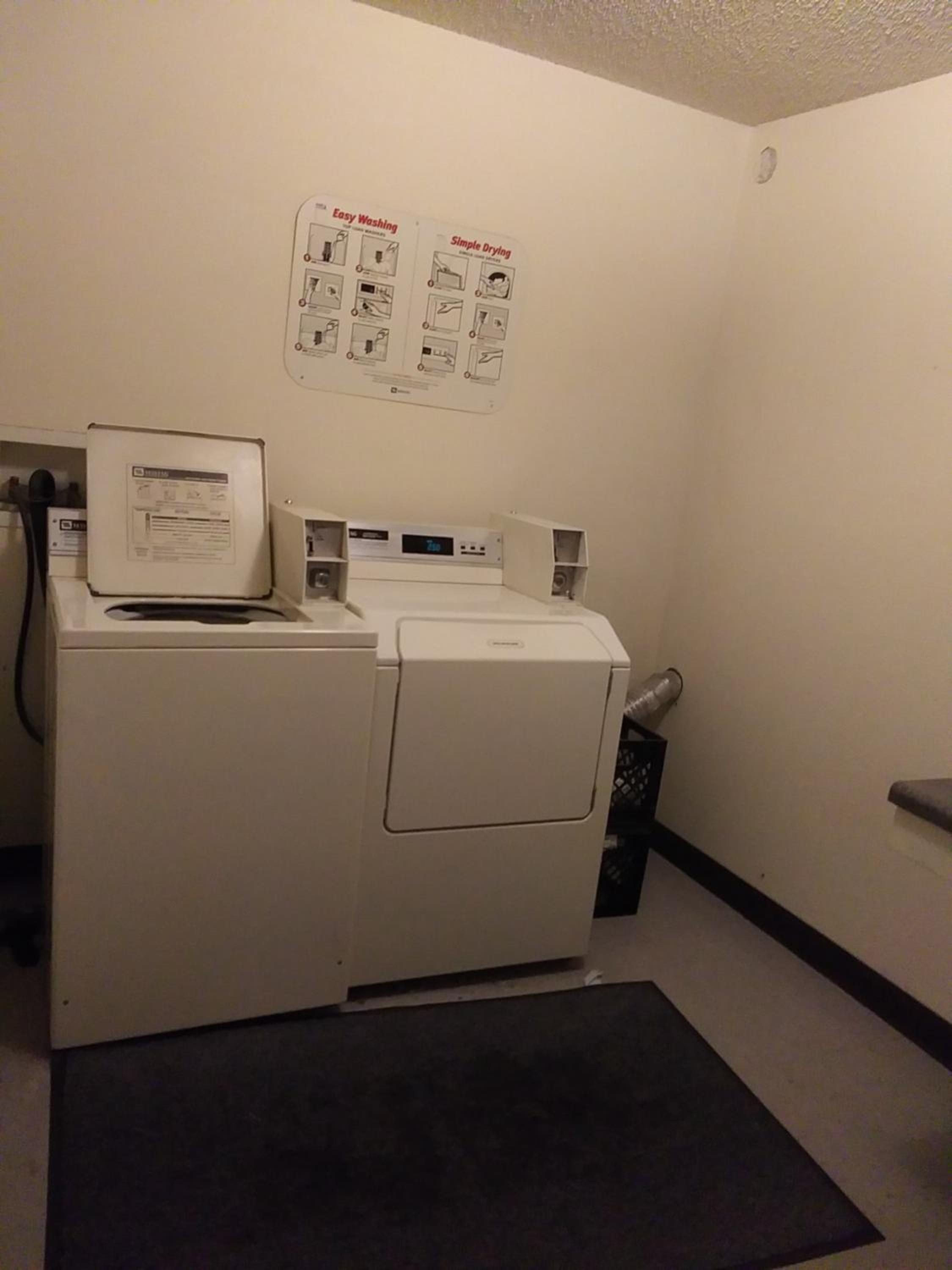 Amerihost Inn & Suites