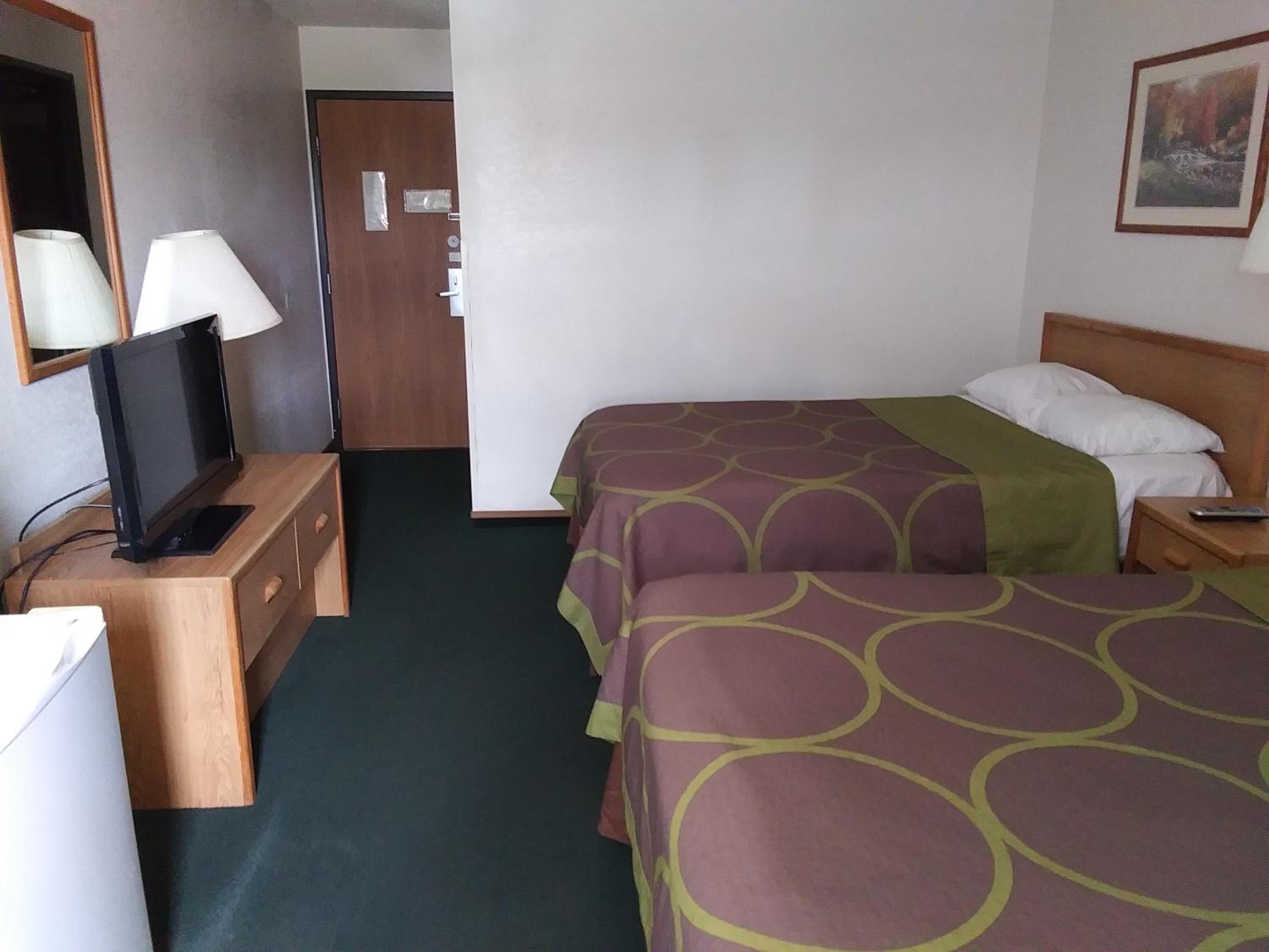 Amerihost Inn & Suites