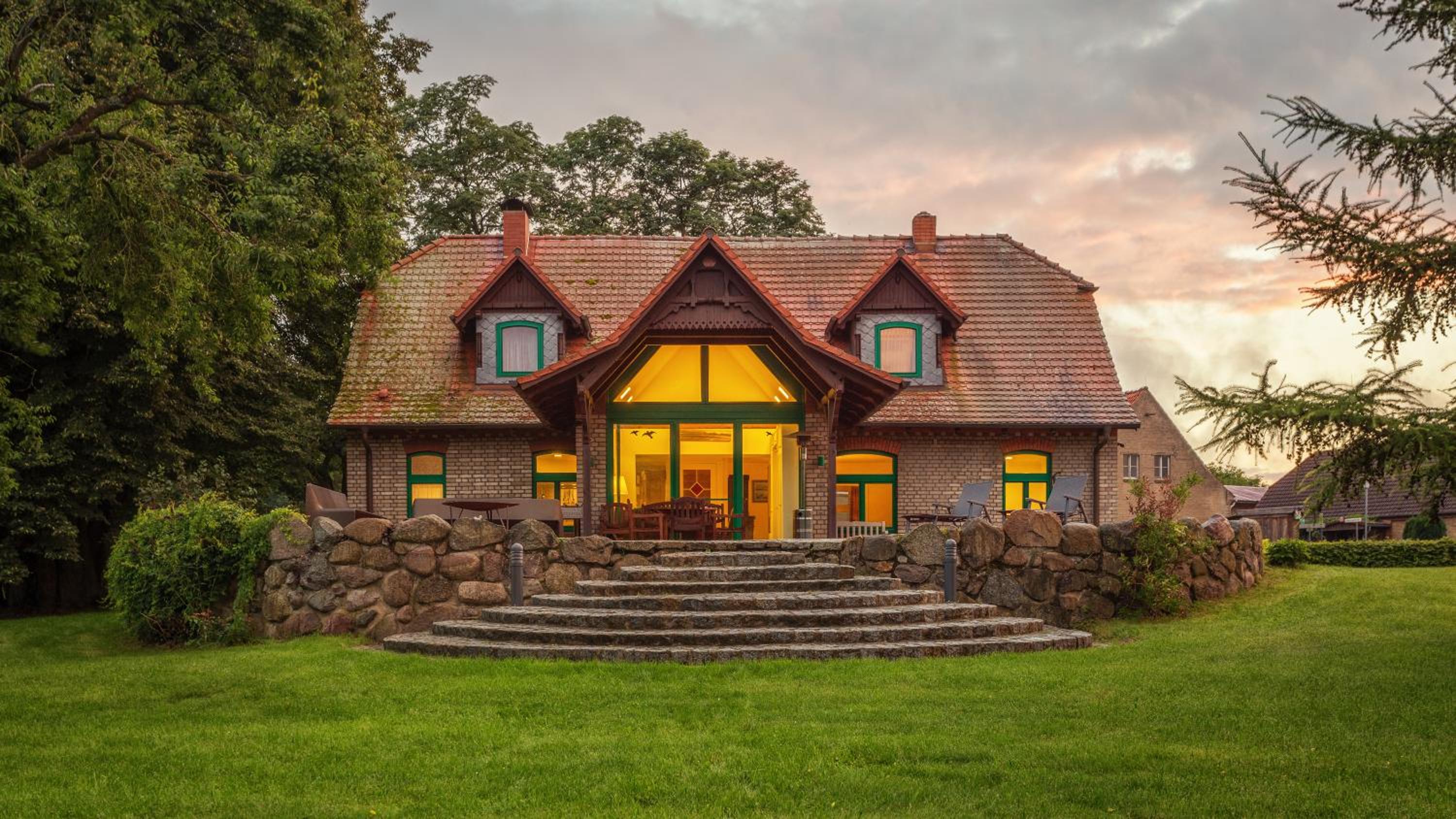 J1 Idyllisches Ferienhaus mit Seeblick