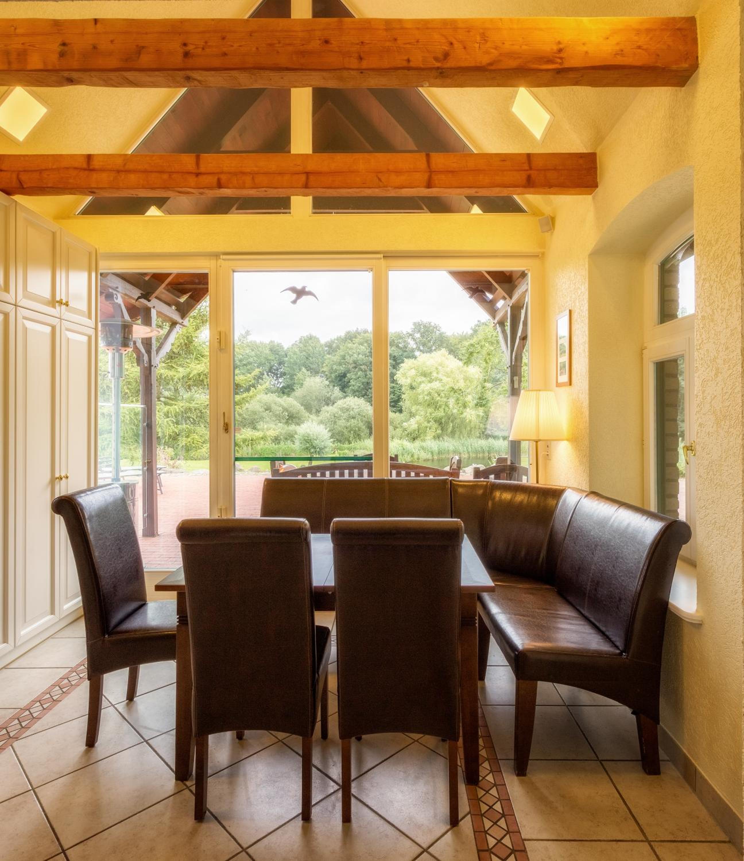 J1 Idyllisches Ferienhaus mit Seeblick