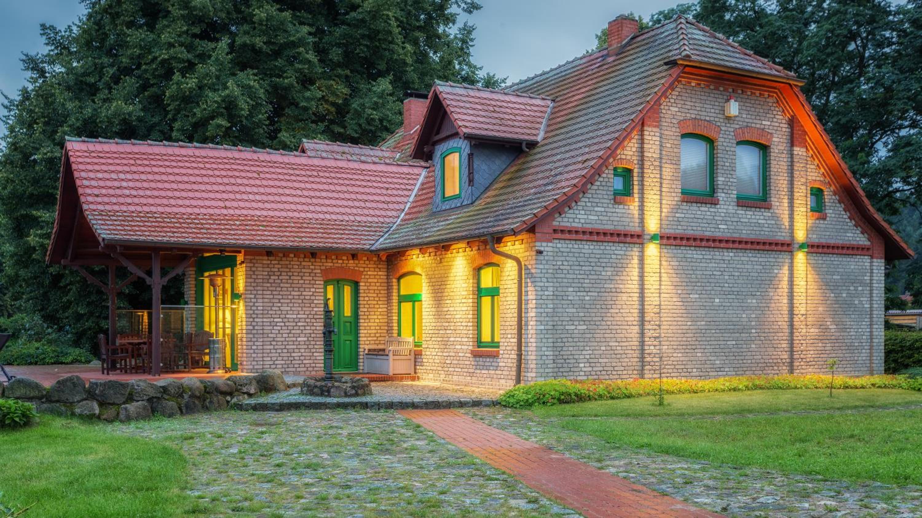 J1 Idyllisches Ferienhaus mit Seeblick