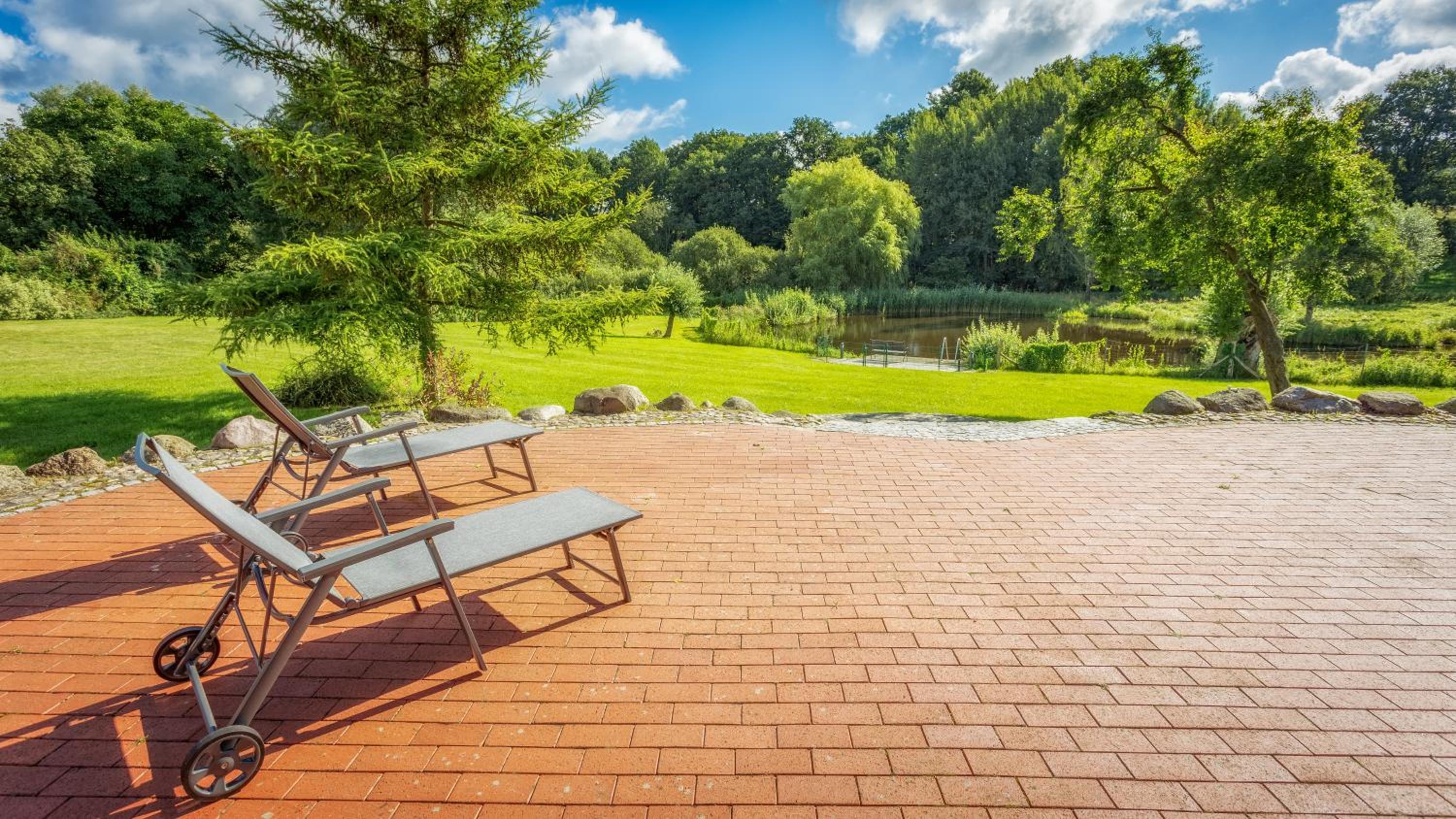 J1 Idyllisches Ferienhaus mit Seeblick
