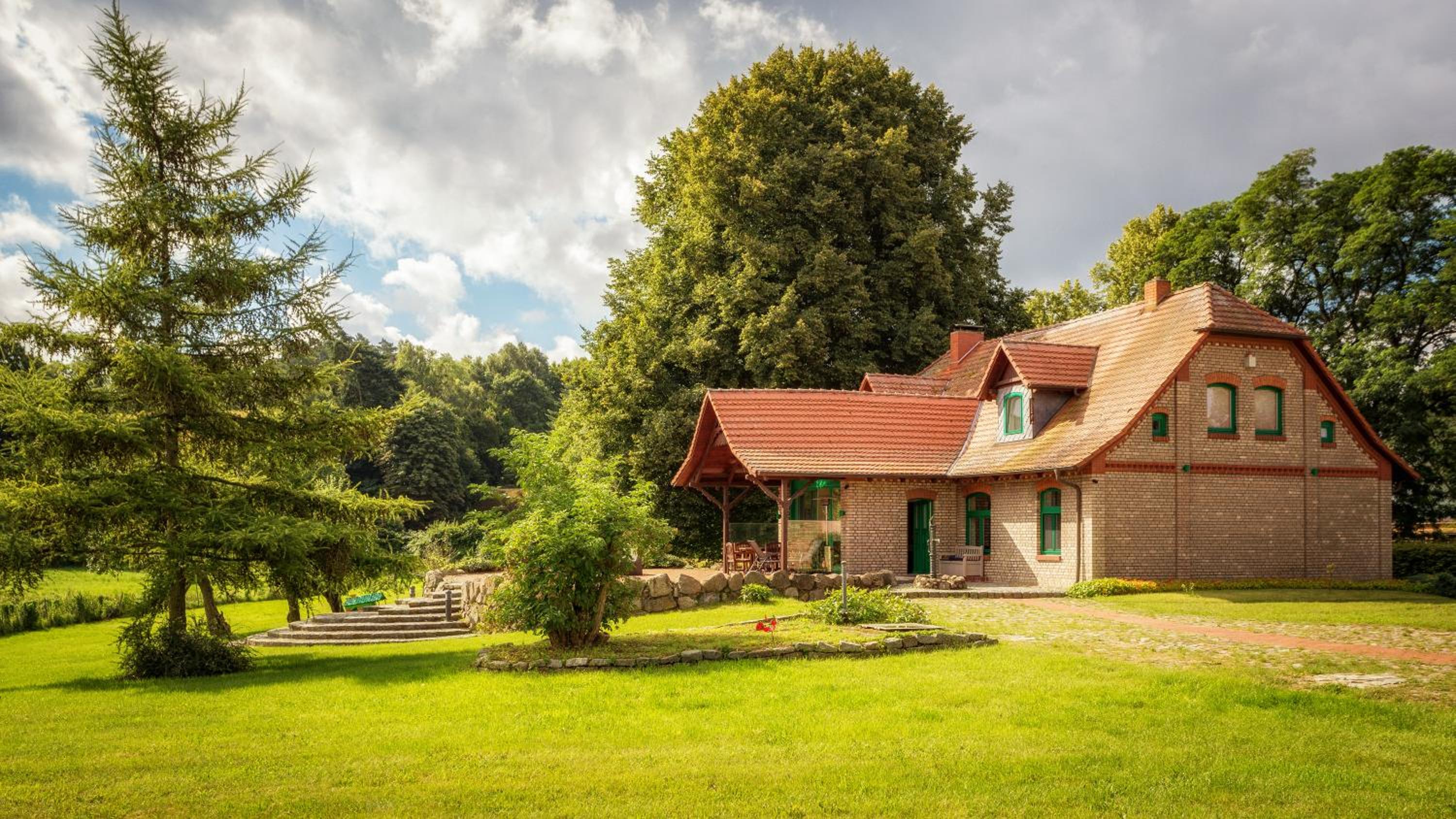 J1 Idyllisches Ferienhaus mit Seeblick