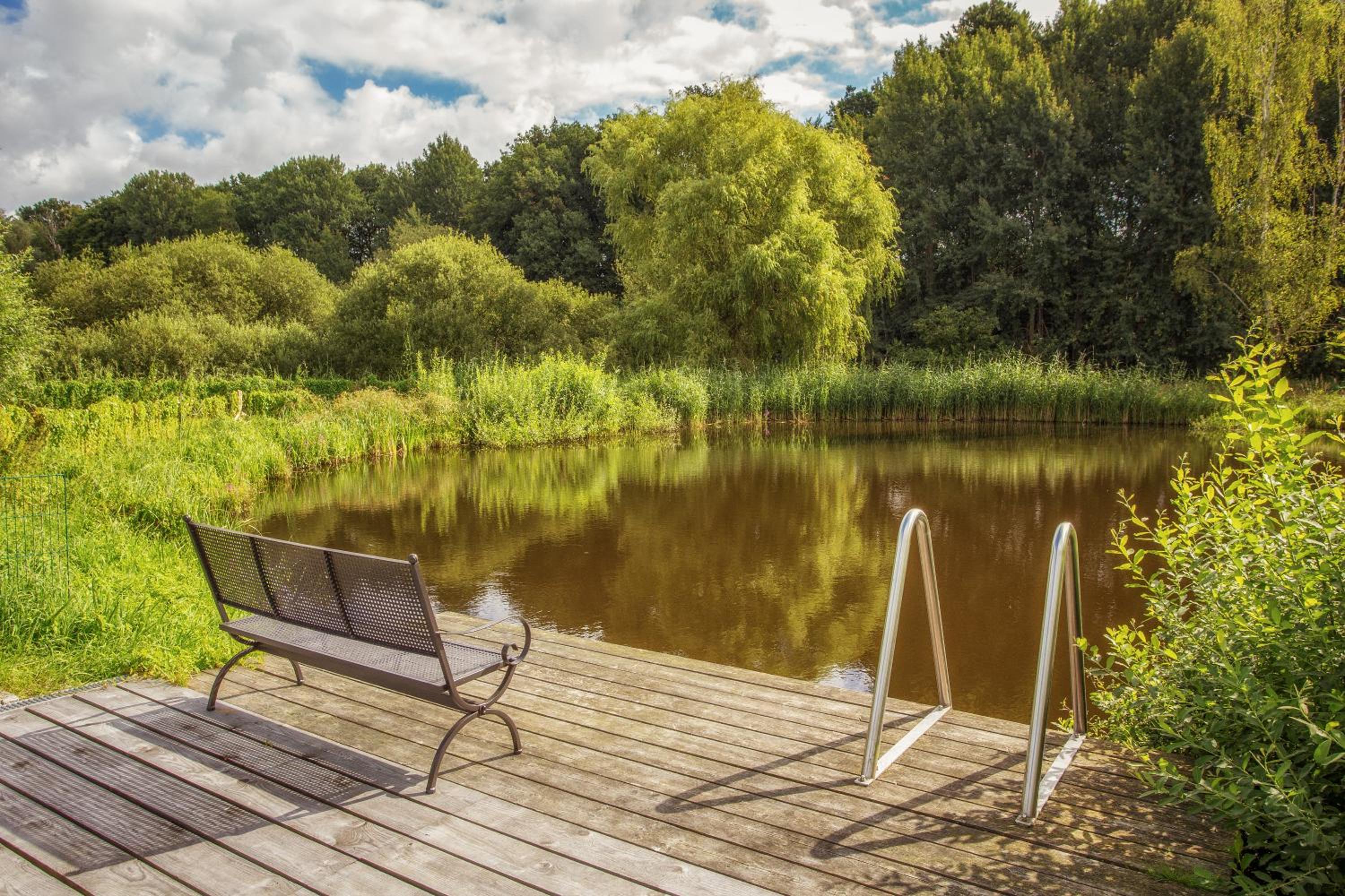 J1 Idyllisches Ferienhaus mit Seeblick