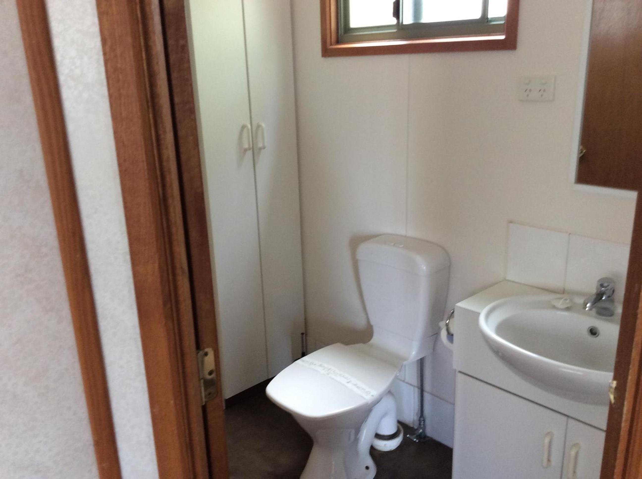 Golden Country Motel and Caravan Park