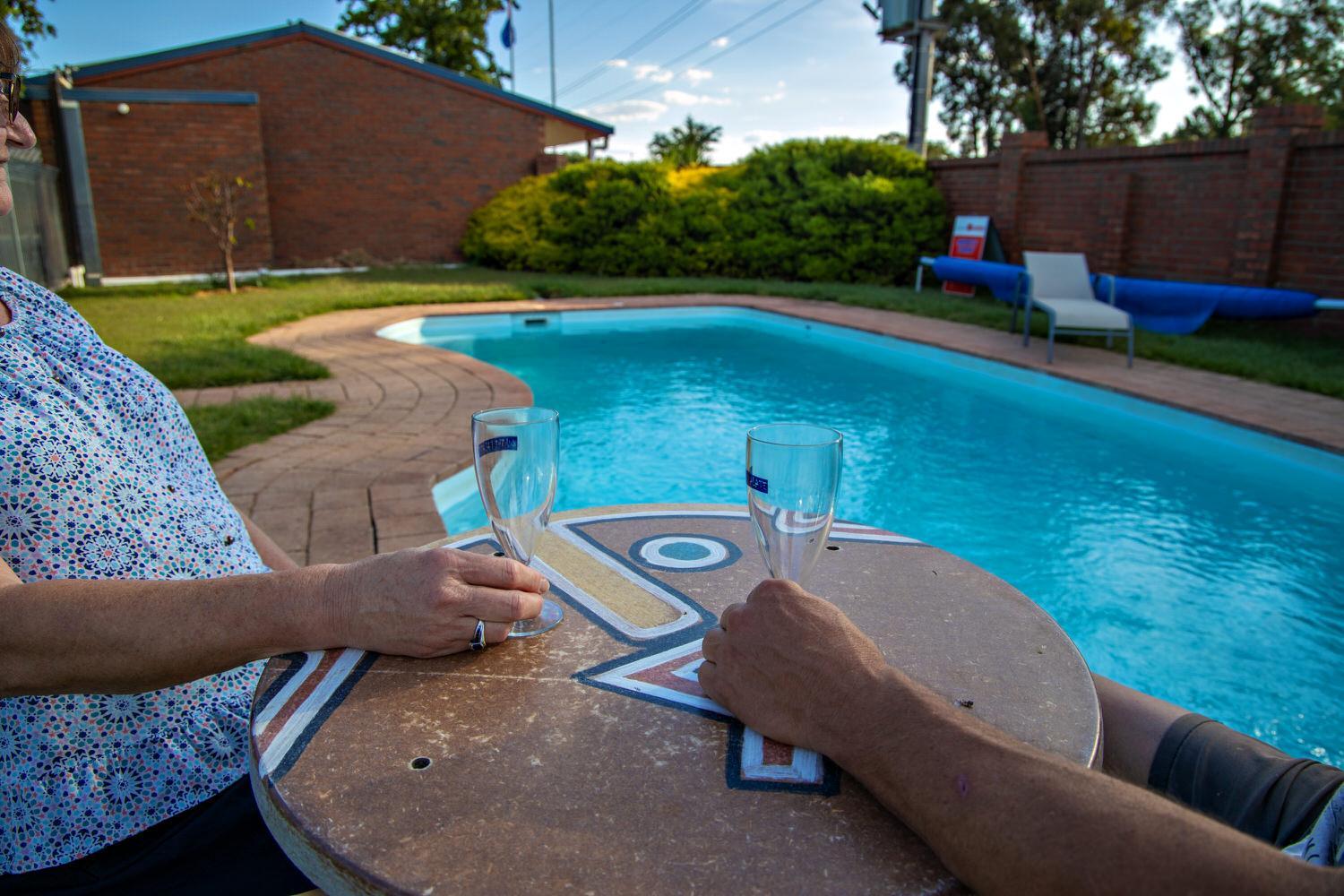Golden Country Motel and Caravan Park