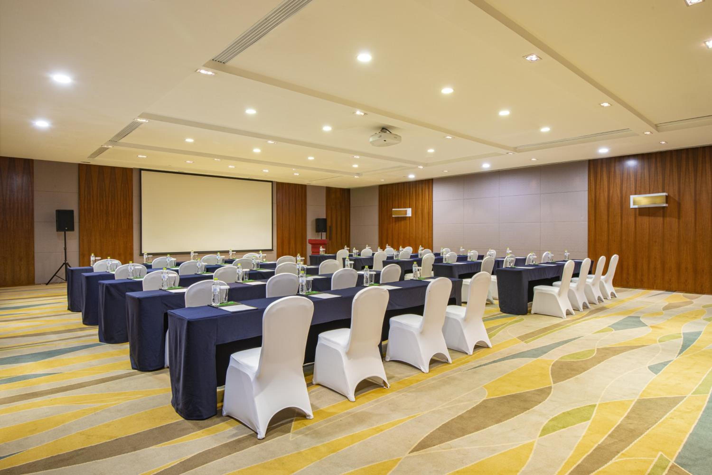 Holiday Inn Qingdao Expo, an IHG Hotel