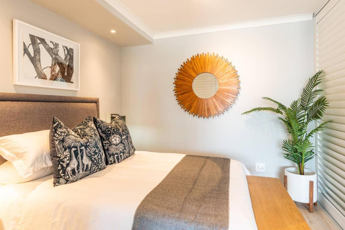 Mondaine Central Luxurious Spacious And Trendy view 5