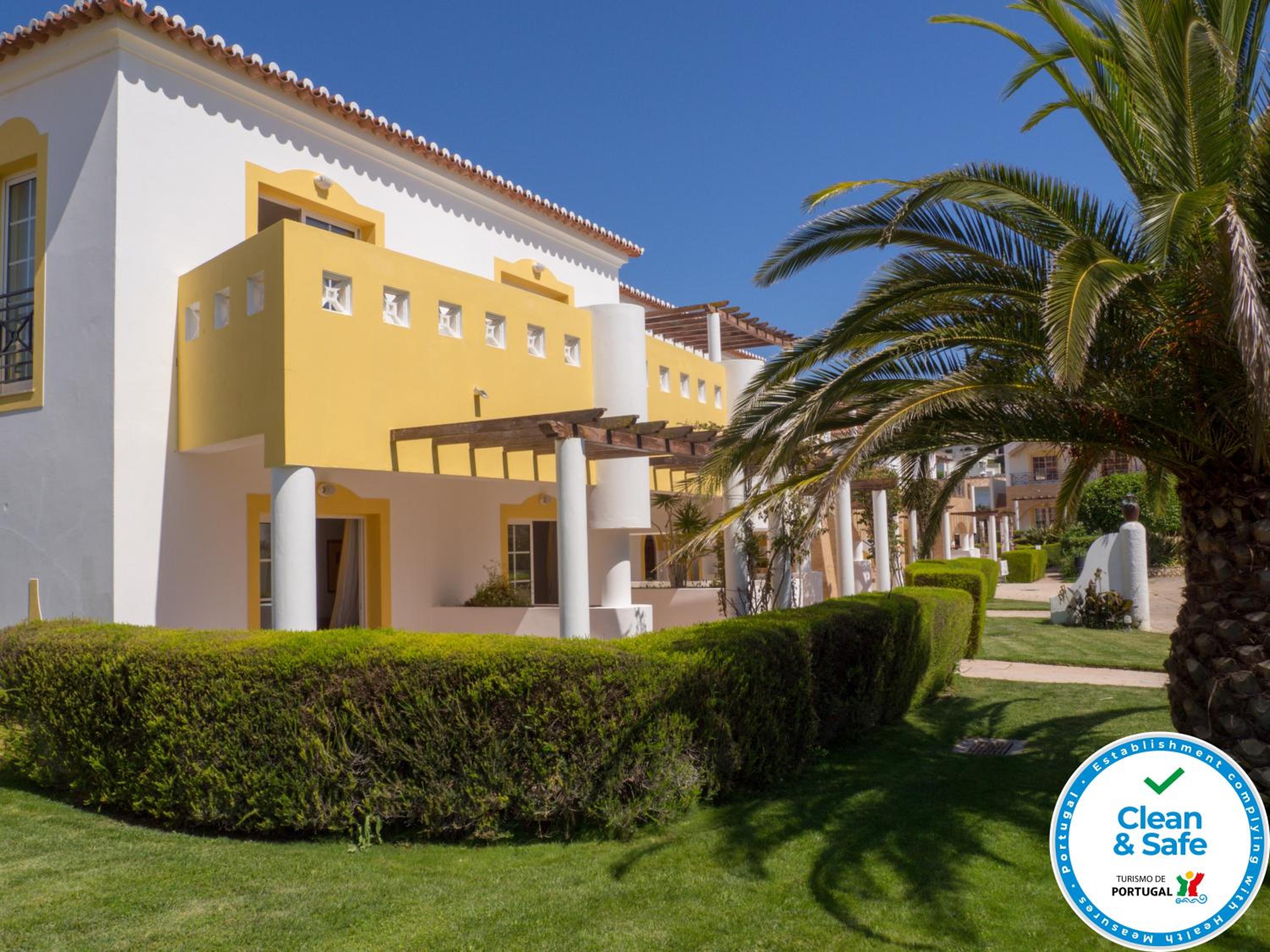 Hotel Luz Bay Hotel - Image 1