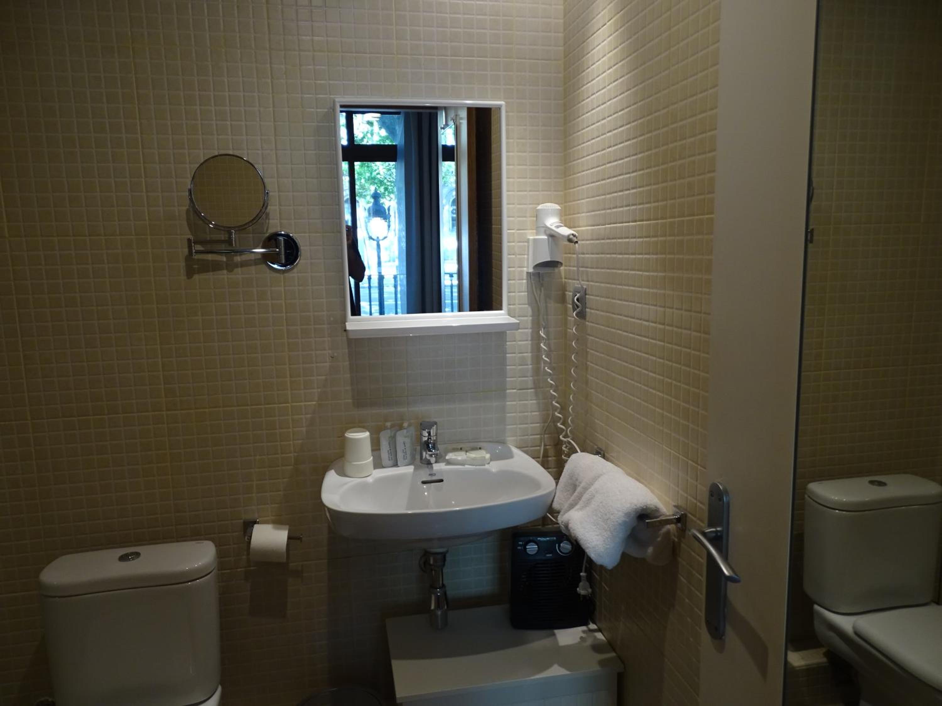 The Hotel 592 - Adults Only