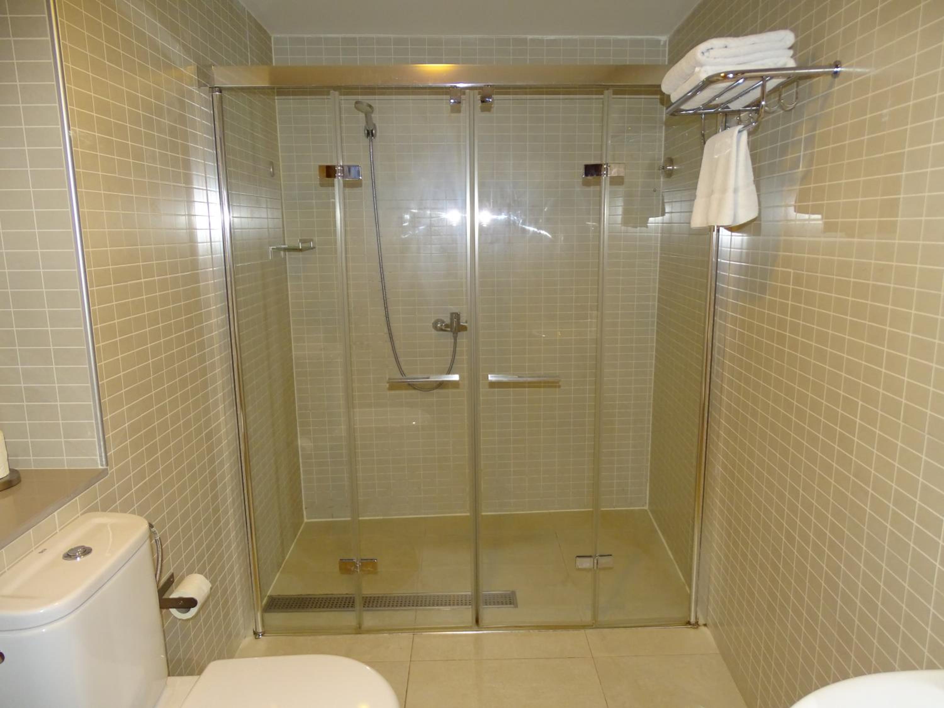 The Hotel 592 - Adults Only
