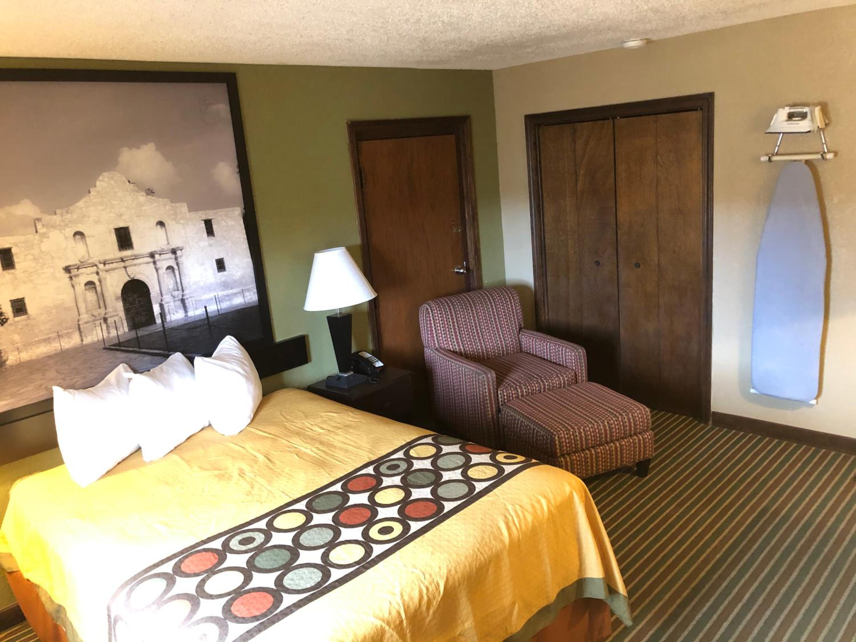 Super 8 by Wyndham Harrison AR
