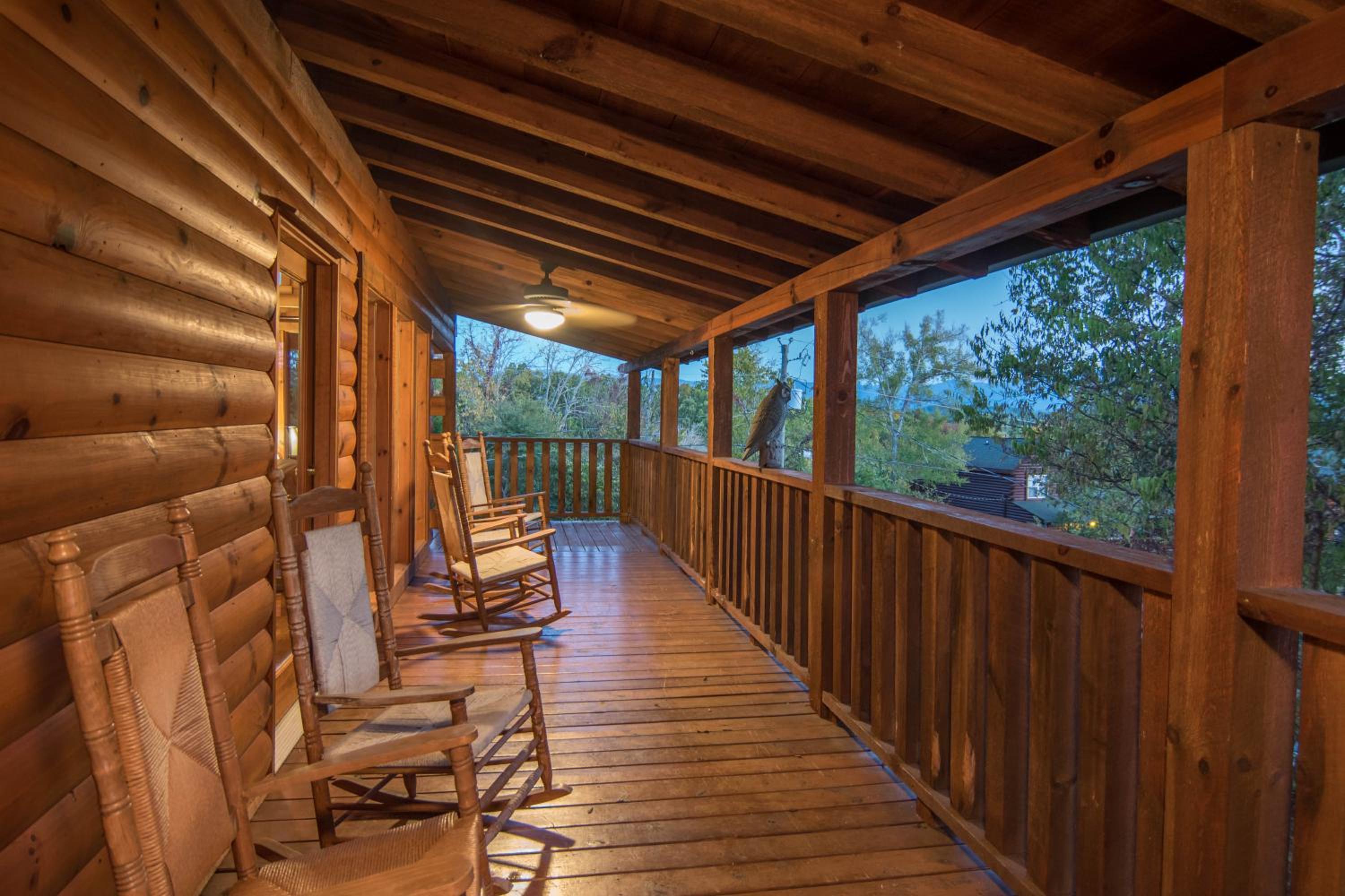 Eagles Haven Lodge, 5 bed, 4 bath, great for groups, game room, hot tub, Wi-Fi, grills, easy roads view 4