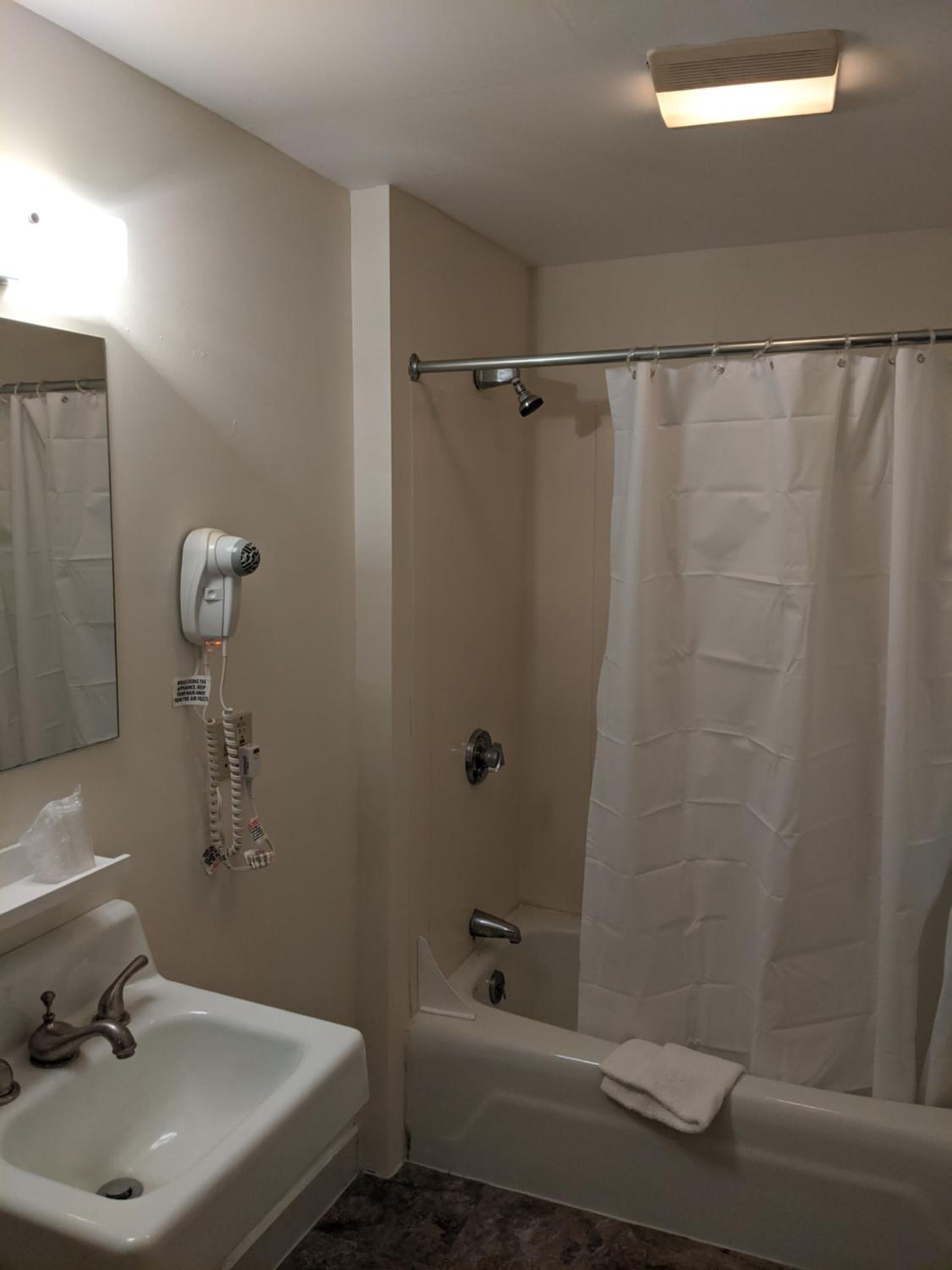 Lake Shore Farm Inn - Property Image 15