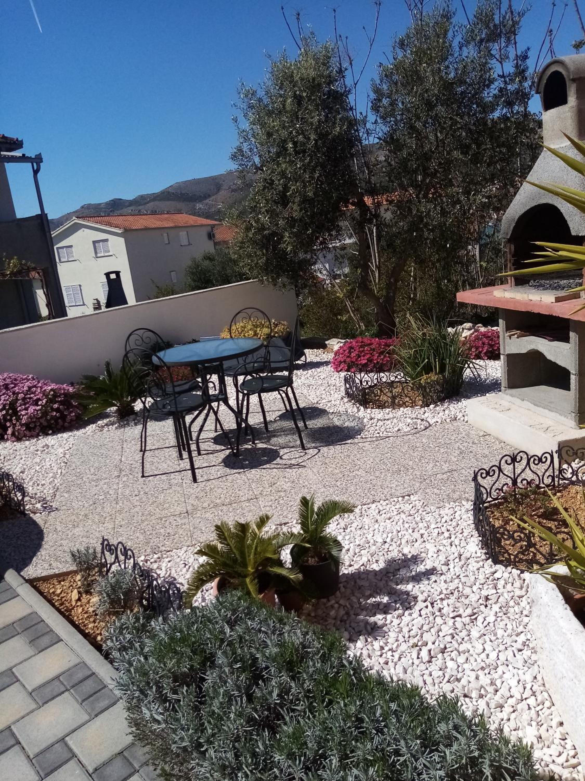 Tomena apartments