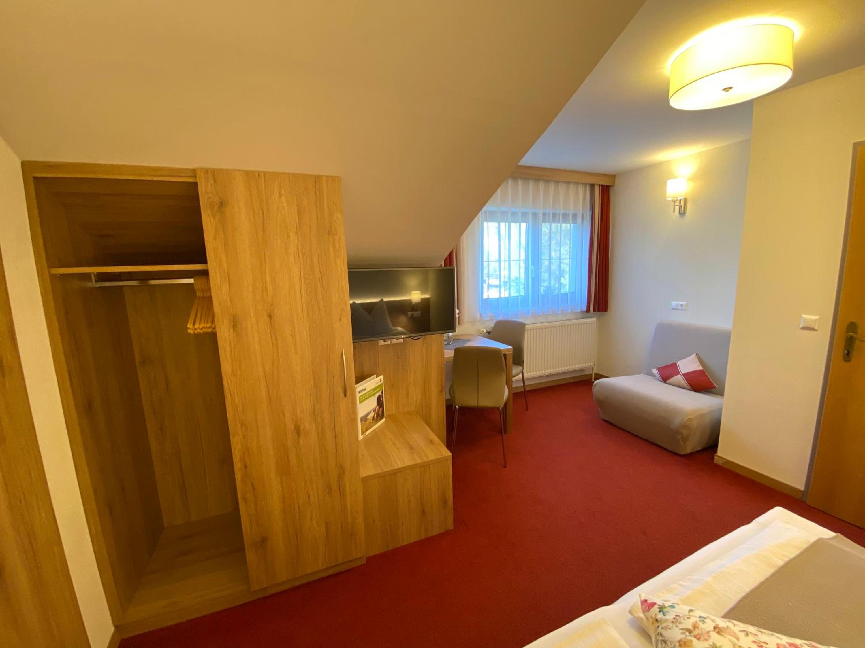 Privatzimmer und Ferienwohnungen Leeb