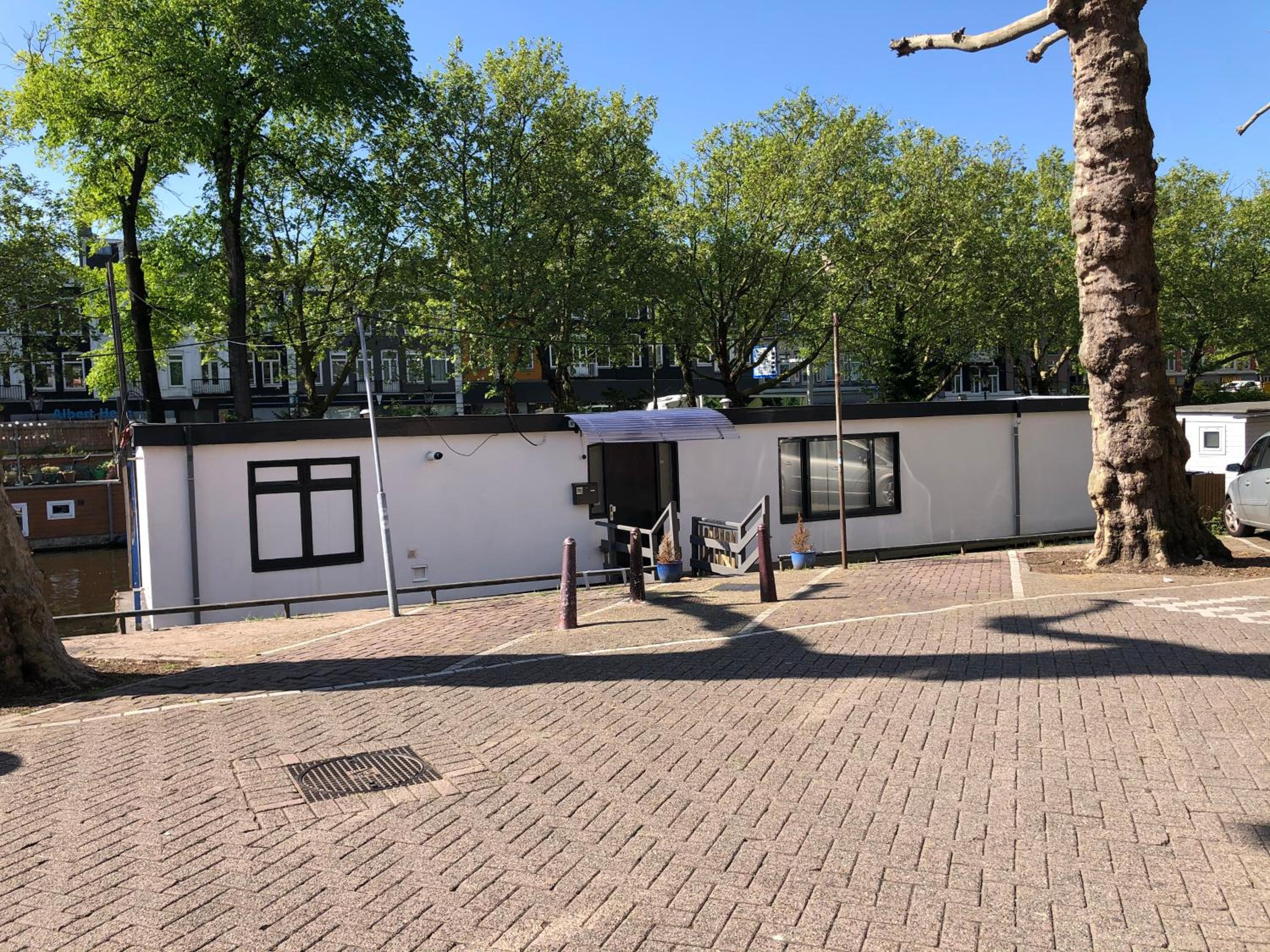 Amsterdam-Houseboat-Amstel