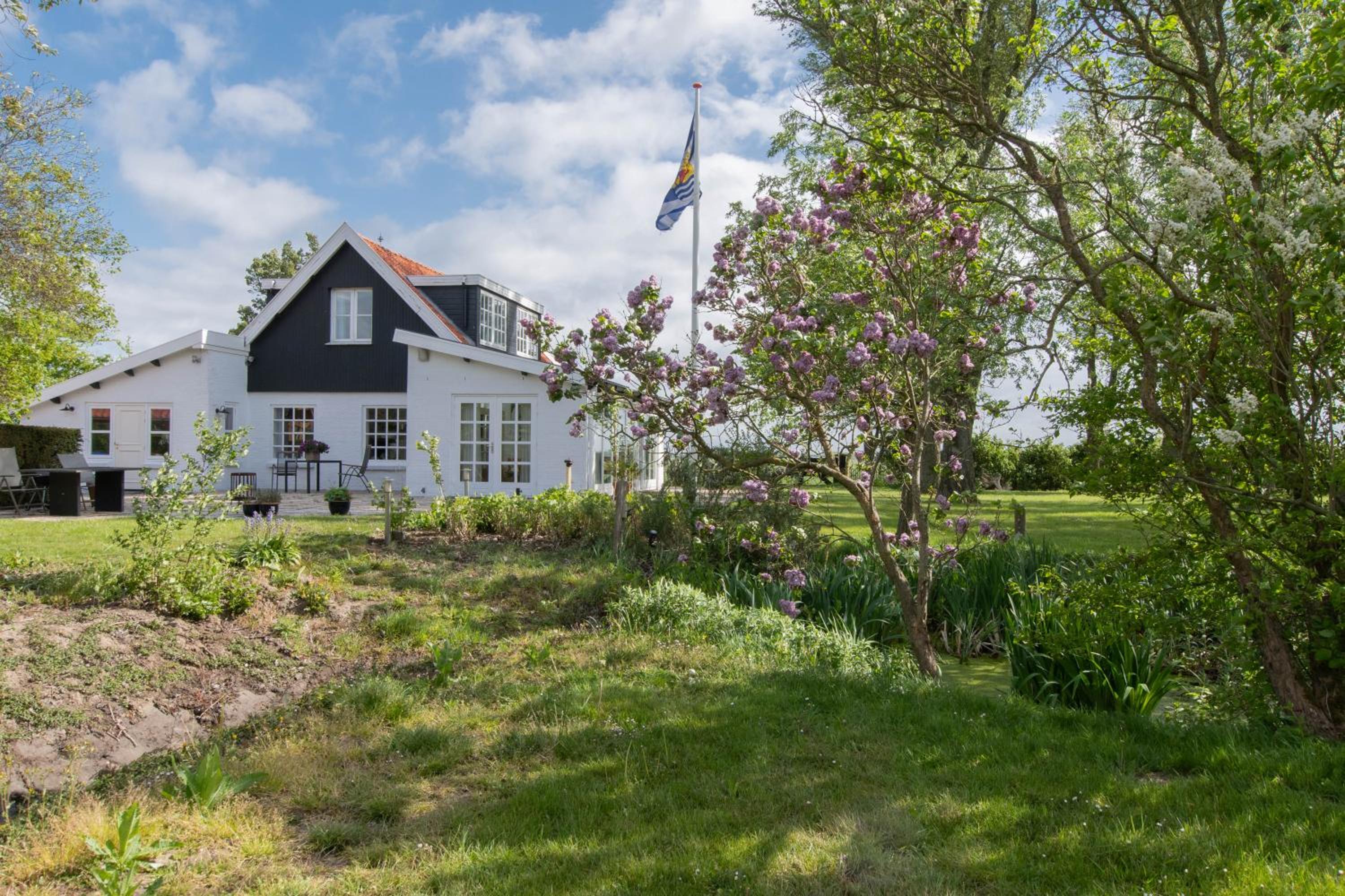 Prachtig gelegen vrijstaand landhuis view 3