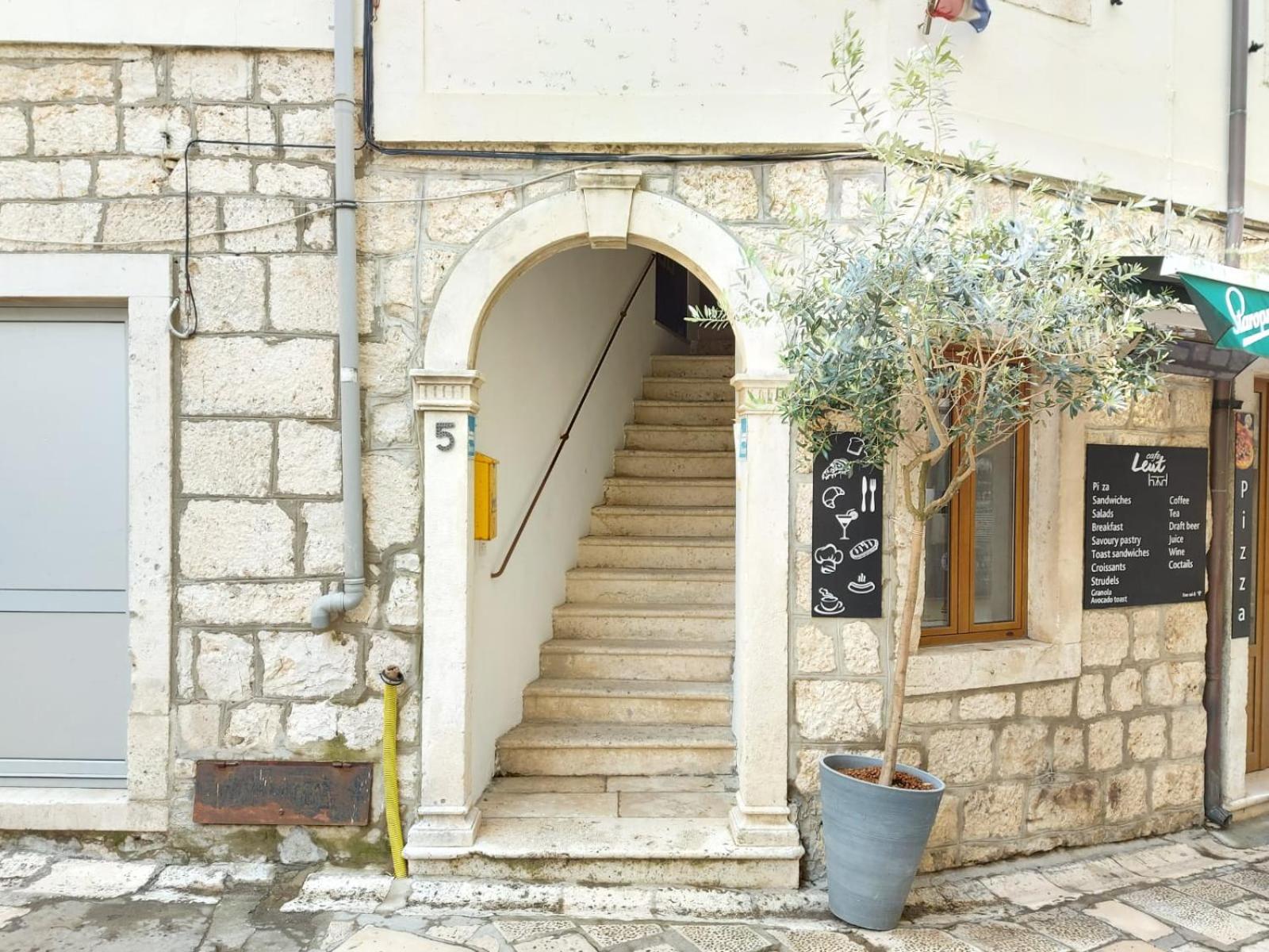 Hotel Guest House Korunić - Image 1