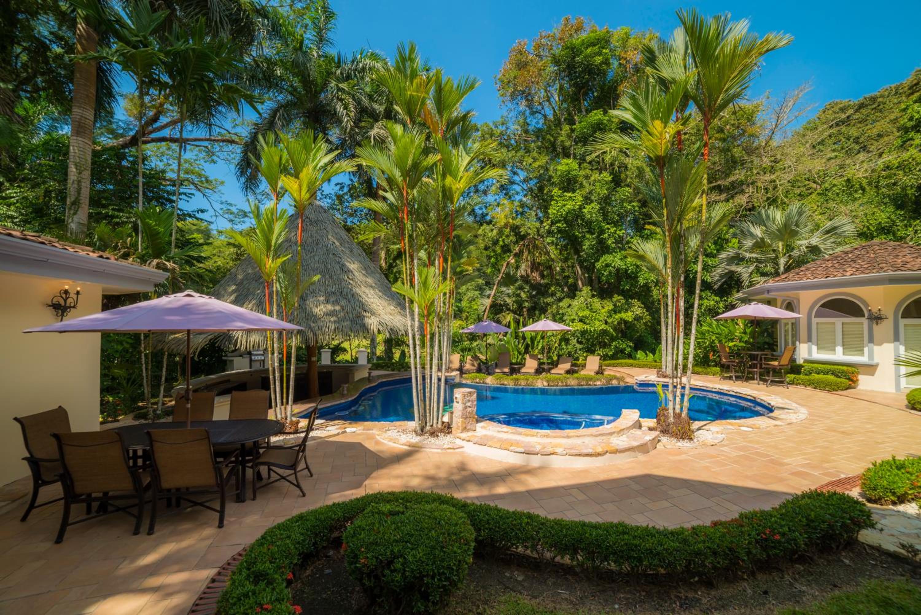 Harmon Estate 6 bdrs private pool in Los Suenos