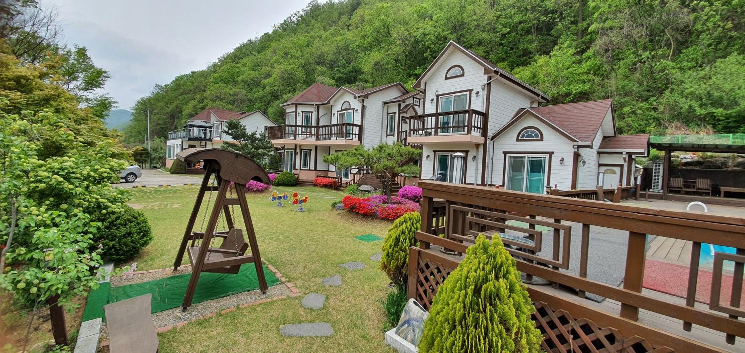 Forest of Color Pension