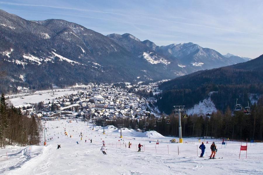 Vila Mojca Apartma Eva-Neža, Kranjska Gora (center) view 4